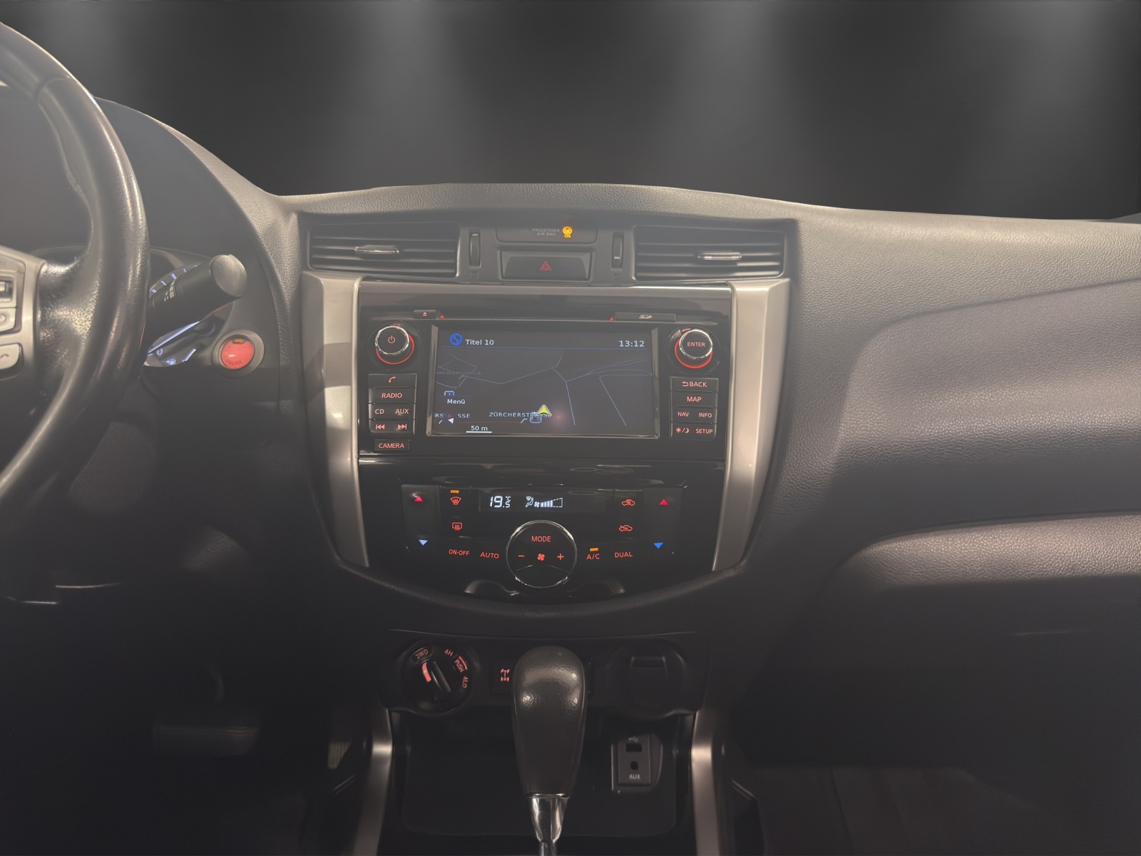 NISSAN Navara Double Cab Visia 2.3 dCi 4WD-image-10