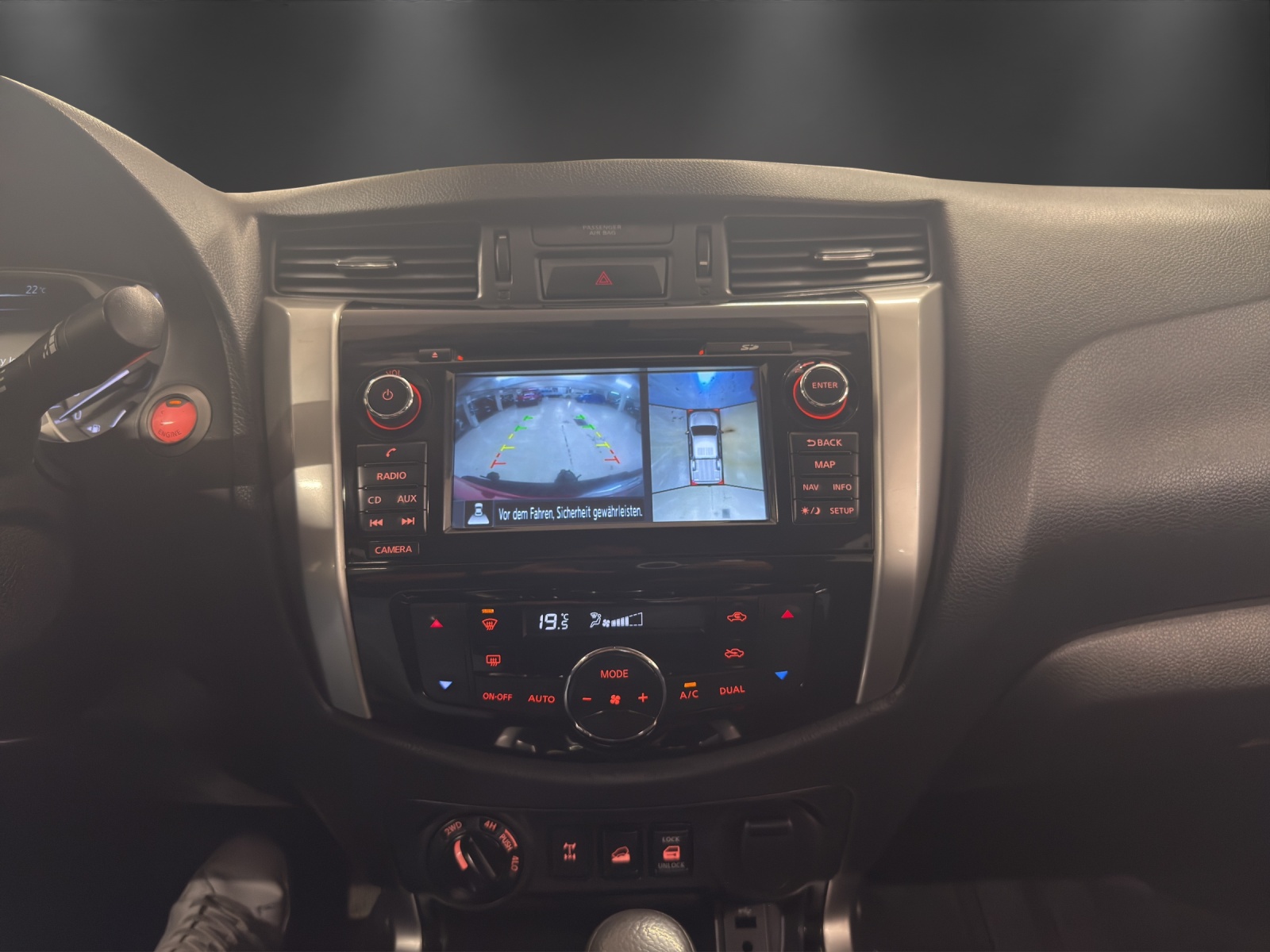 NISSAN Navara Double Cab Visia 2.3 dCi 4WD-image-11