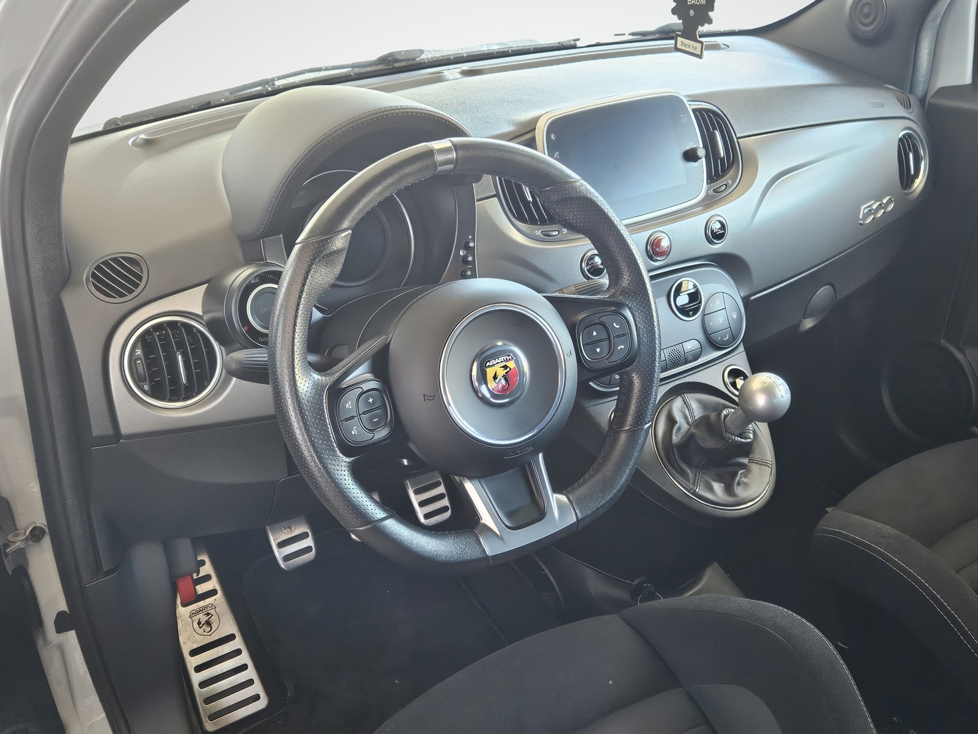 FIAT 595 Abarth 1.4 T-Jet 165 70th Anniversary-image-5