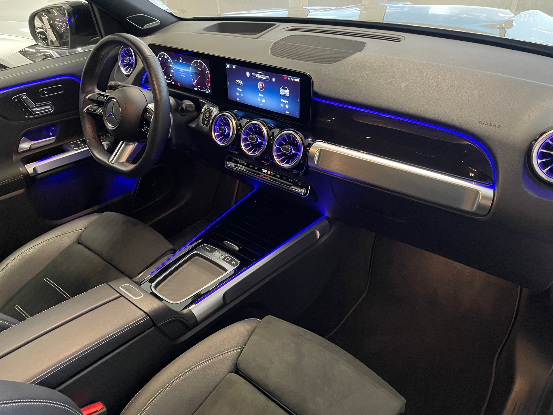 MERCEDES-BENZ GLB 220 4Matic 8G-Tronic AMG Line-image-22