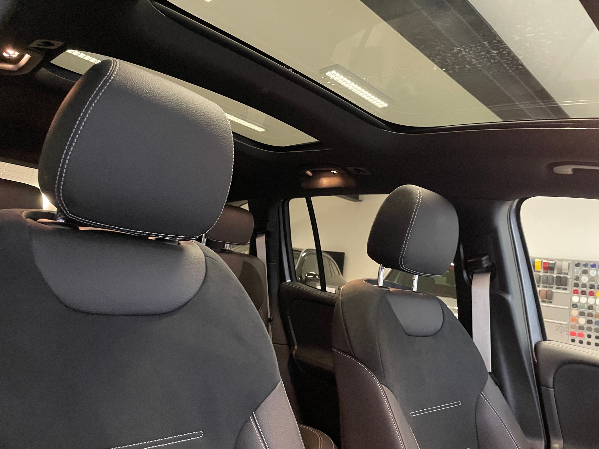 MERCEDES-BENZ GLB 220 4Matic 8G-Tronic AMG Line-image-21
