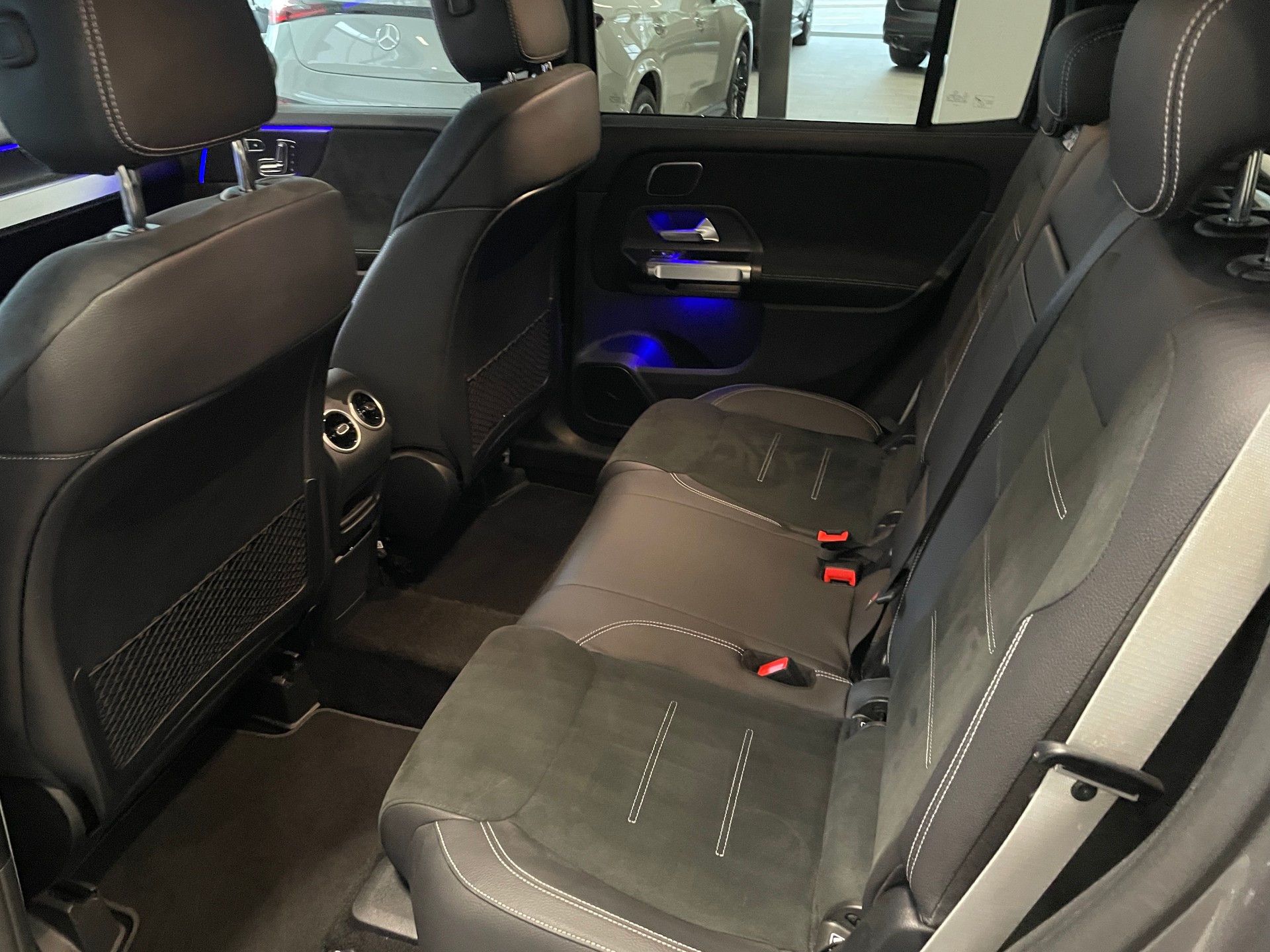 MERCEDES-BENZ GLB 220 4Matic 8G-Tronic AMG Line-image-12