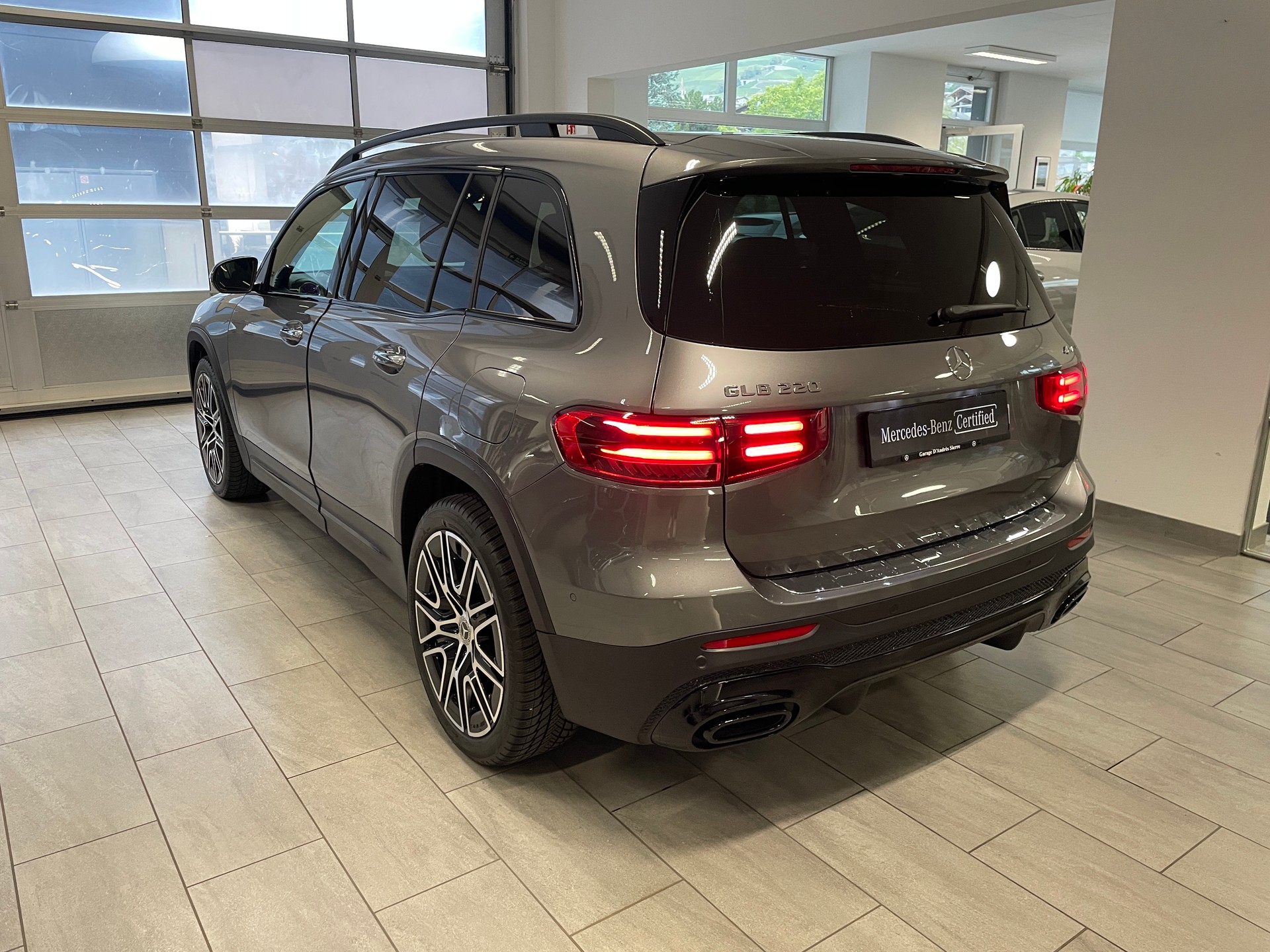 MERCEDES-BENZ GLB 220 4Matic 8G-Tronic AMG Line-image-5