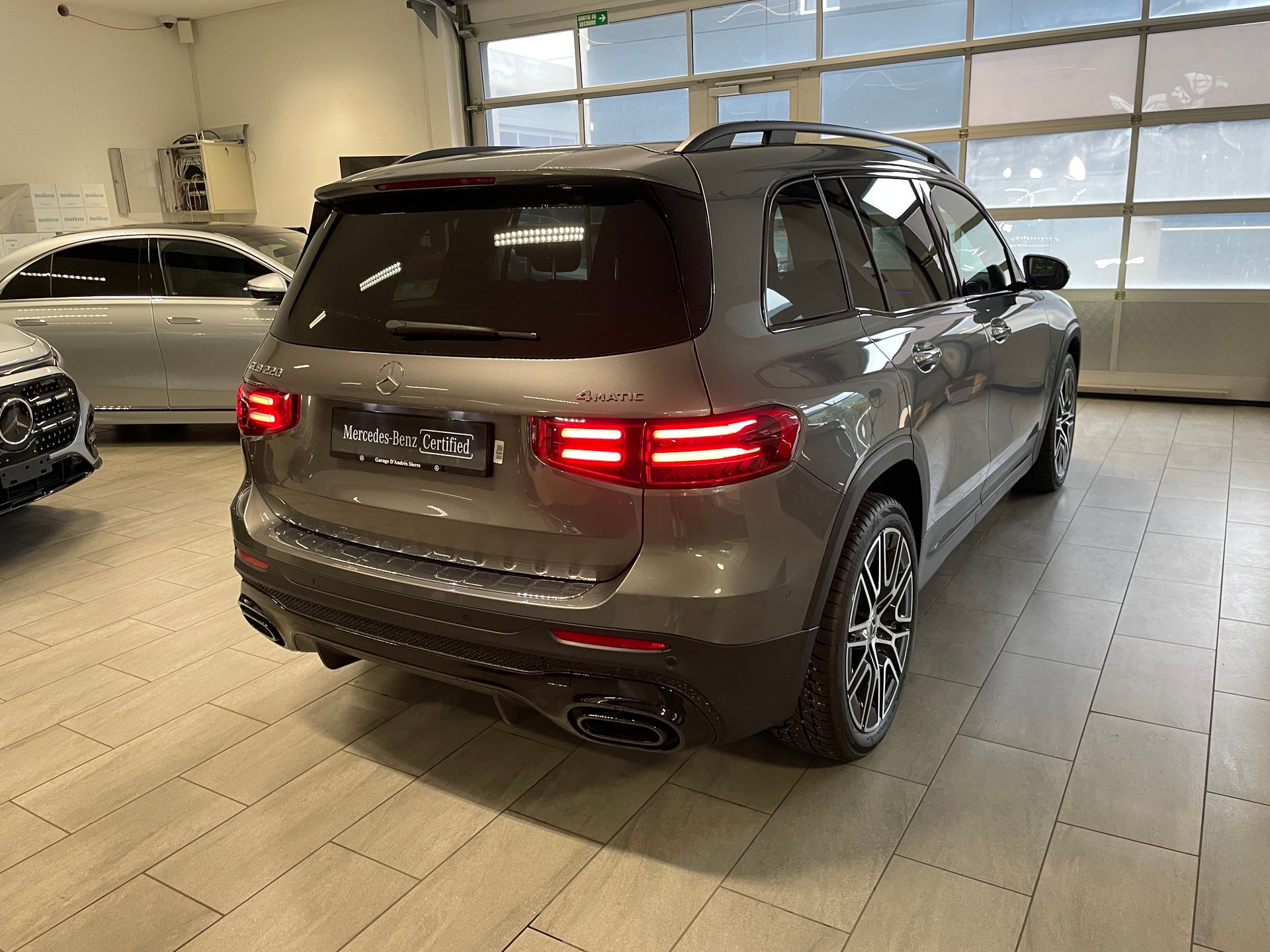 MERCEDES-BENZ GLB 220 4Matic 8G-Tronic AMG Line-image-6