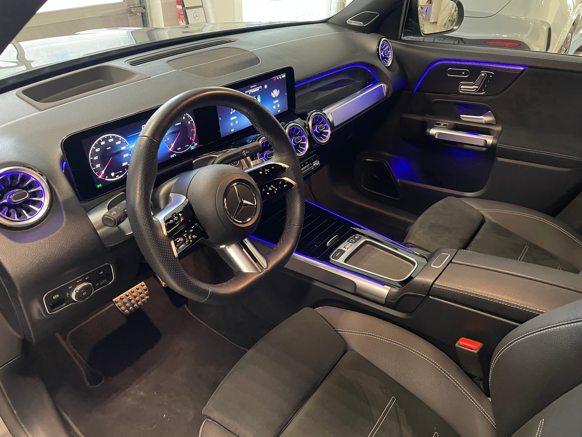 MERCEDES-BENZ GLB 220 4Matic 8G-Tronic AMG Line-image-11