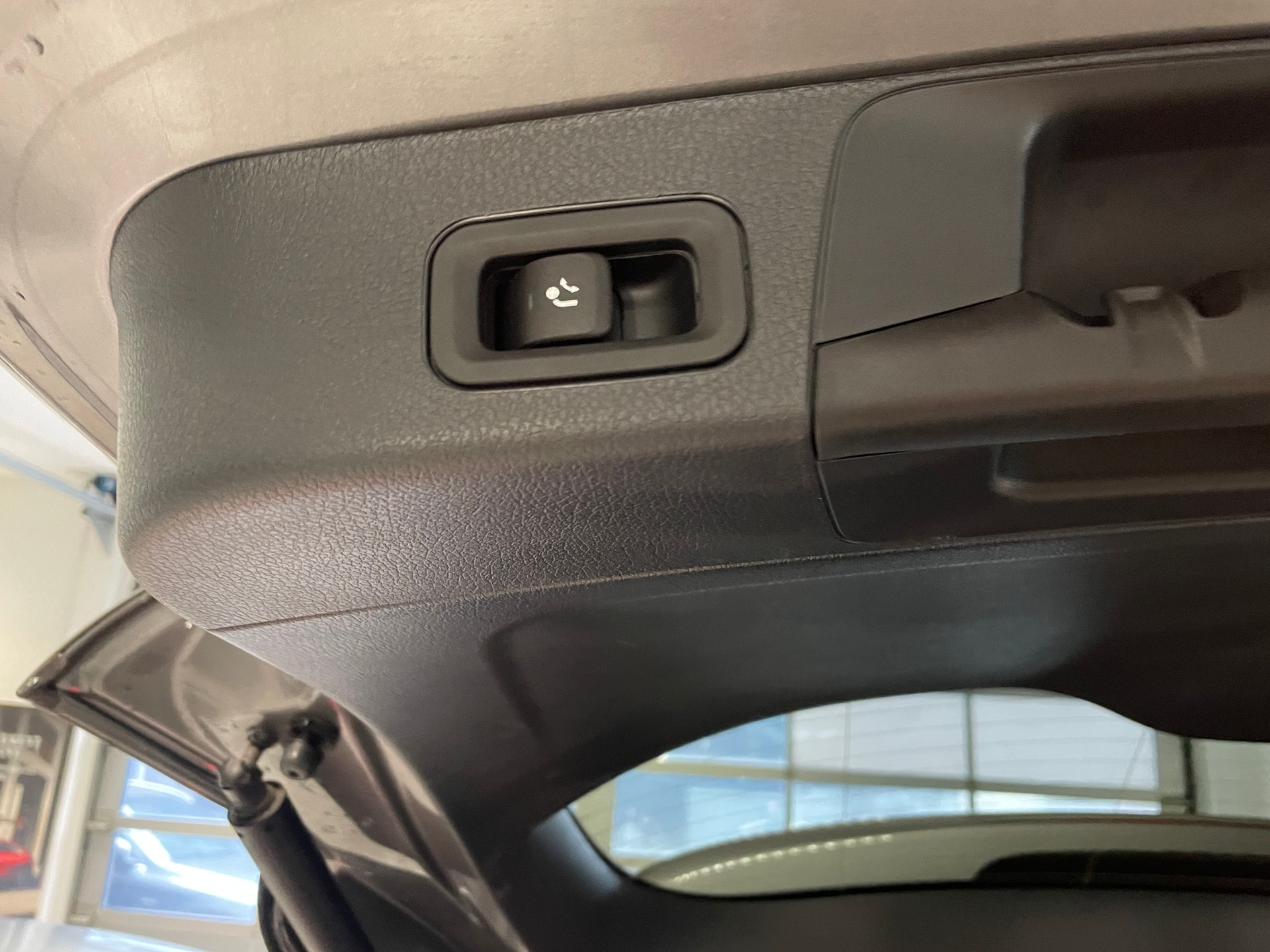 MERCEDES-BENZ GLB 220 4Matic 8G-Tronic AMG Line-image-8