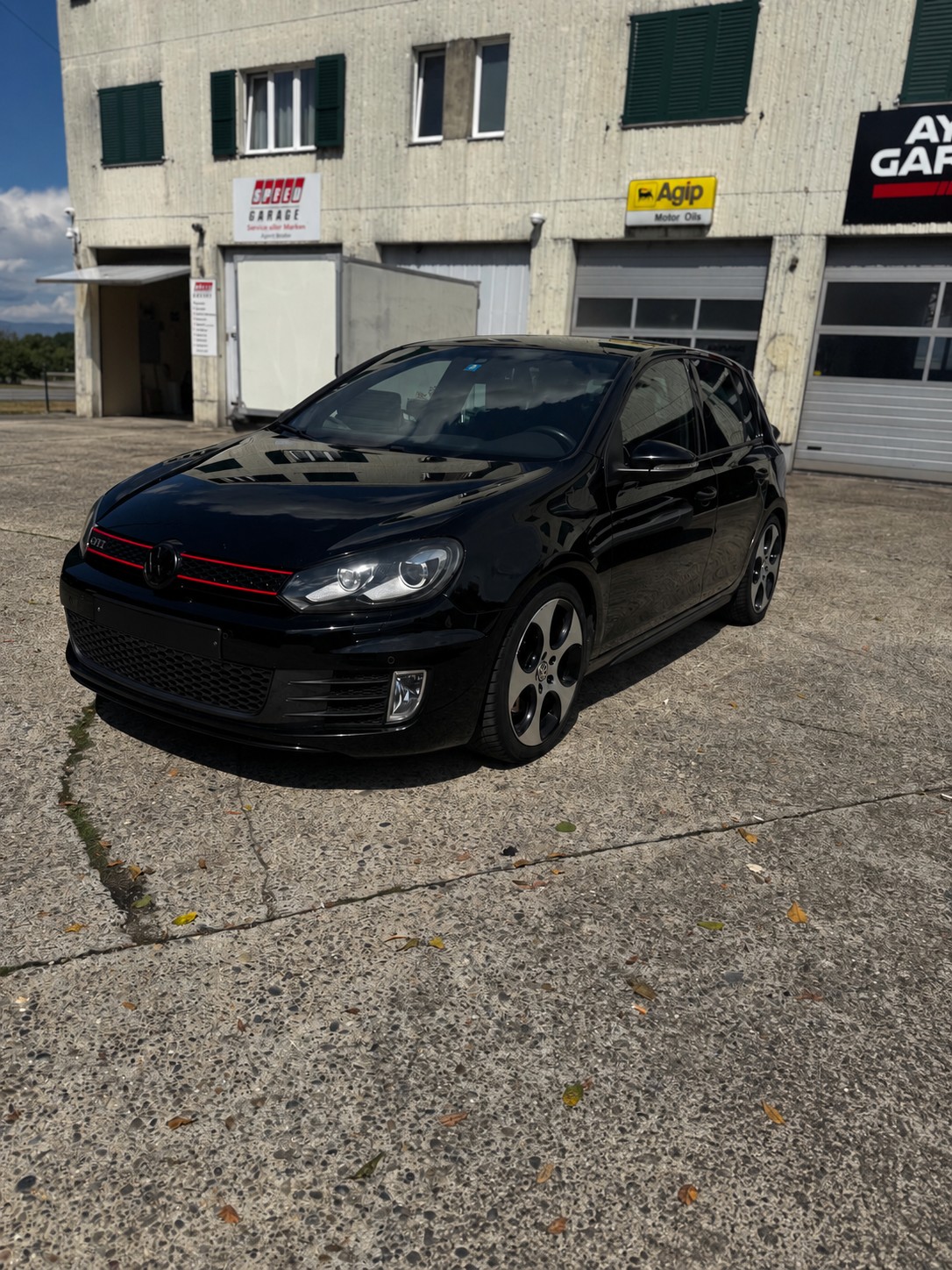 VW Golf 2.0 TSI GTI-image-1