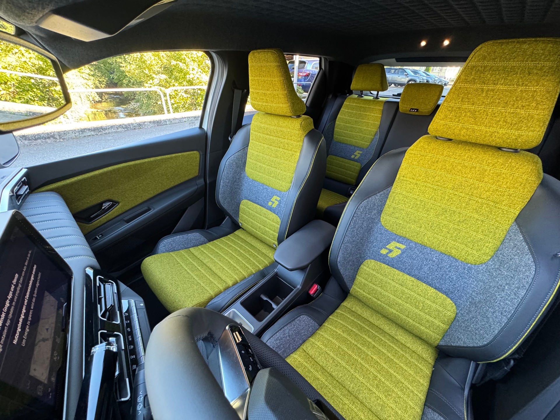 RENAULT R5 E-Tech Comfort Range 52 kWh Iconic Five-image-14