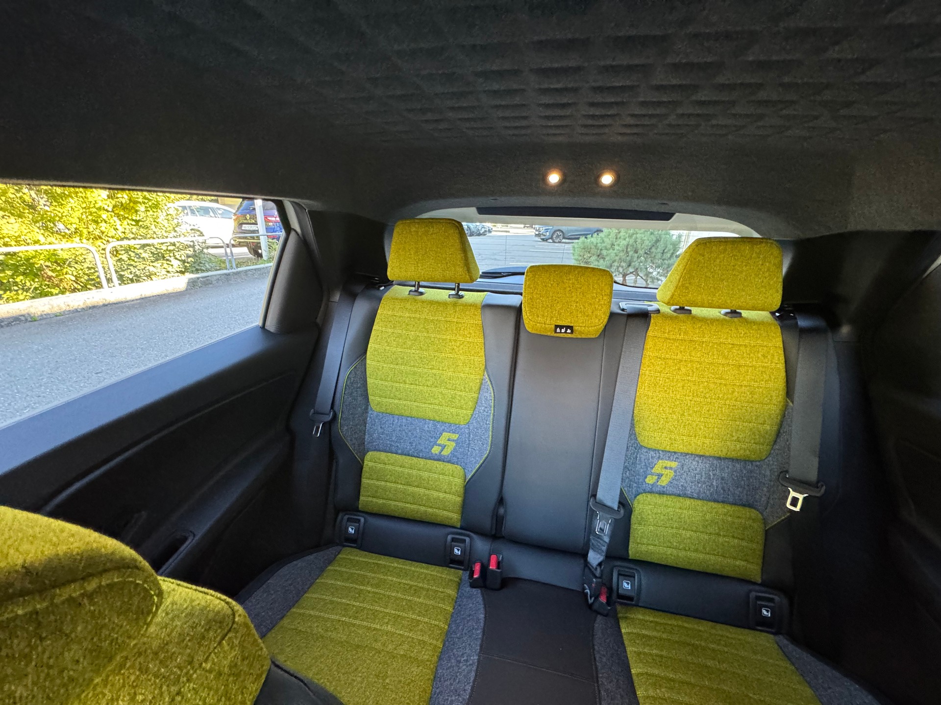 RENAULT R5 E-Tech Comfort Range 52 kWh Iconic Five-image-15