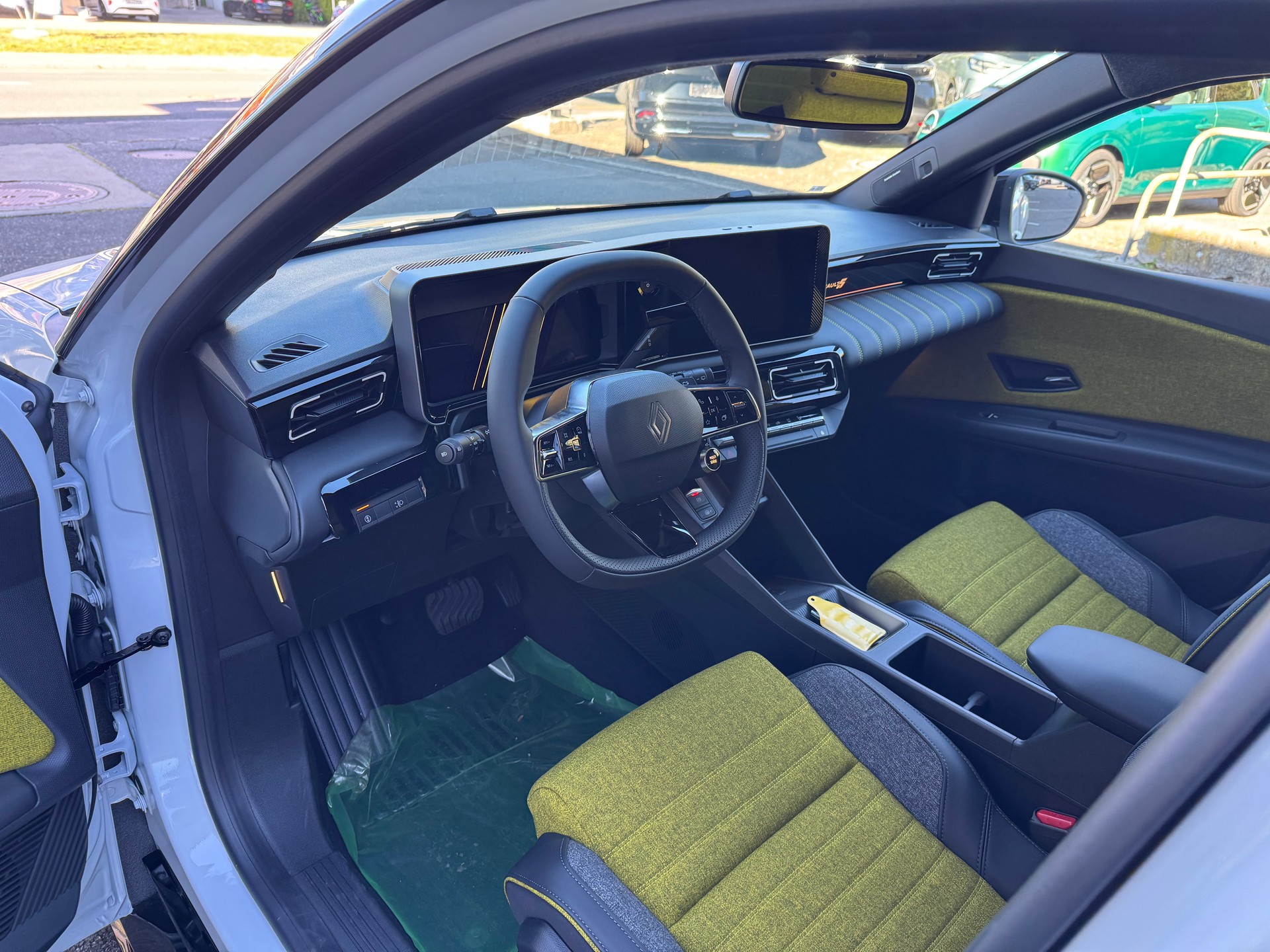 RENAULT R5 E-Tech Comfort Range 52 kWh Iconic Five-image-12
