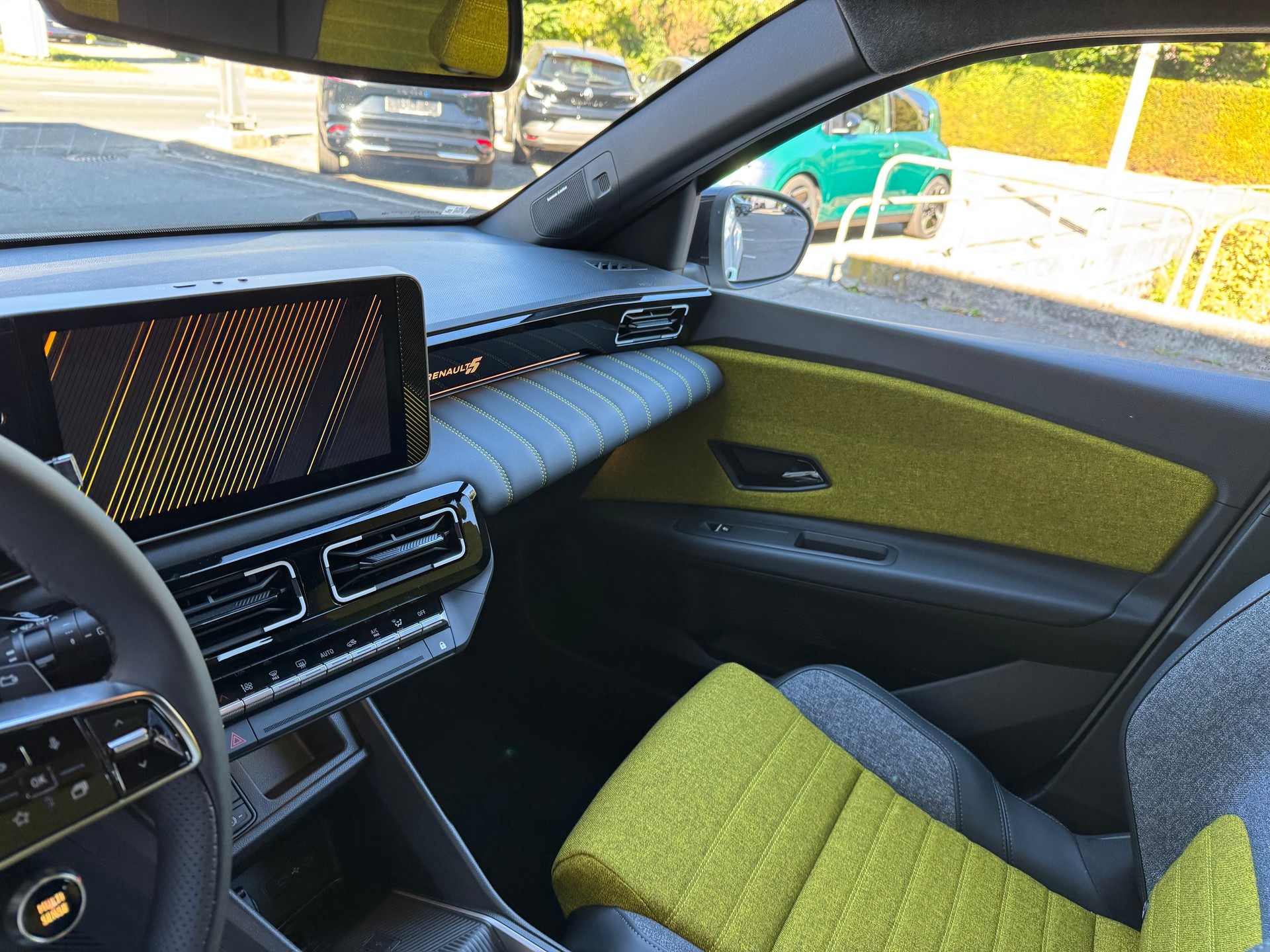 RENAULT R5 E-Tech Comfort Range 52 kWh Iconic Five-image-13