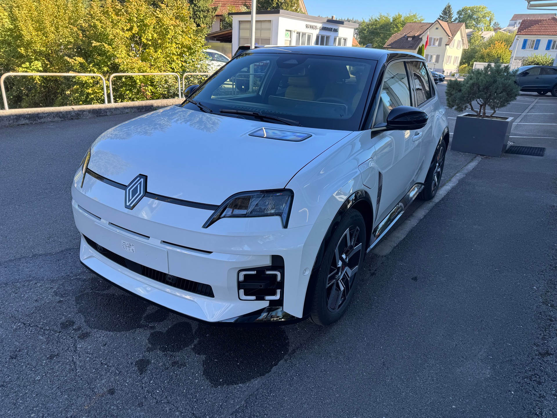 RENAULT R5 E-Tech Comfort Range 52 kWh Iconic Five-image-3