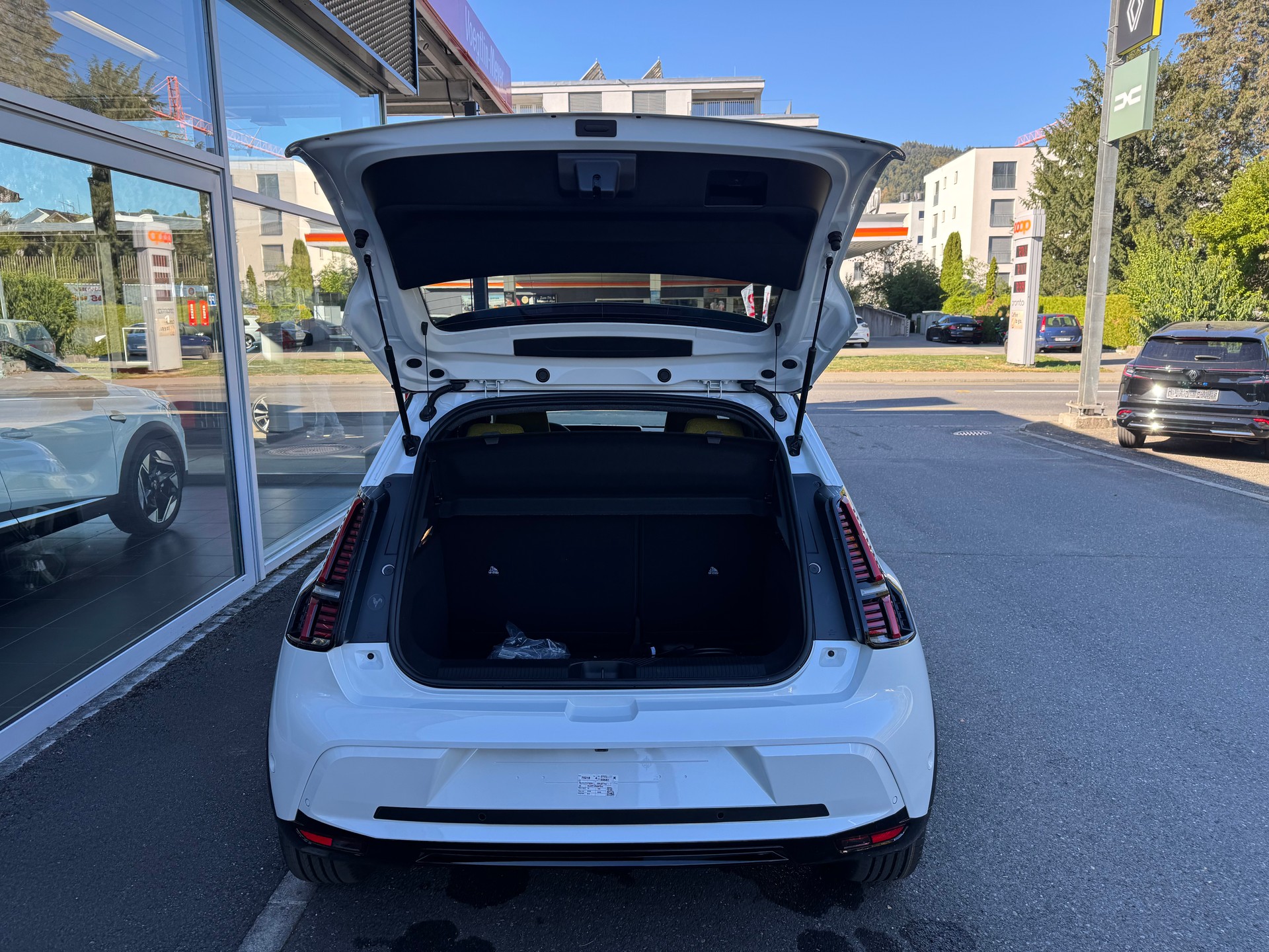 RENAULT R5 E-Tech Comfort Range 52 kWh Iconic Five-image-8