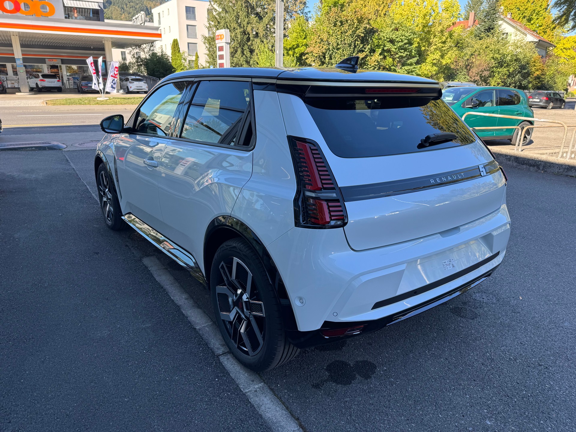 RENAULT R5 E-Tech Comfort Range 52 kWh Iconic Five-image-6