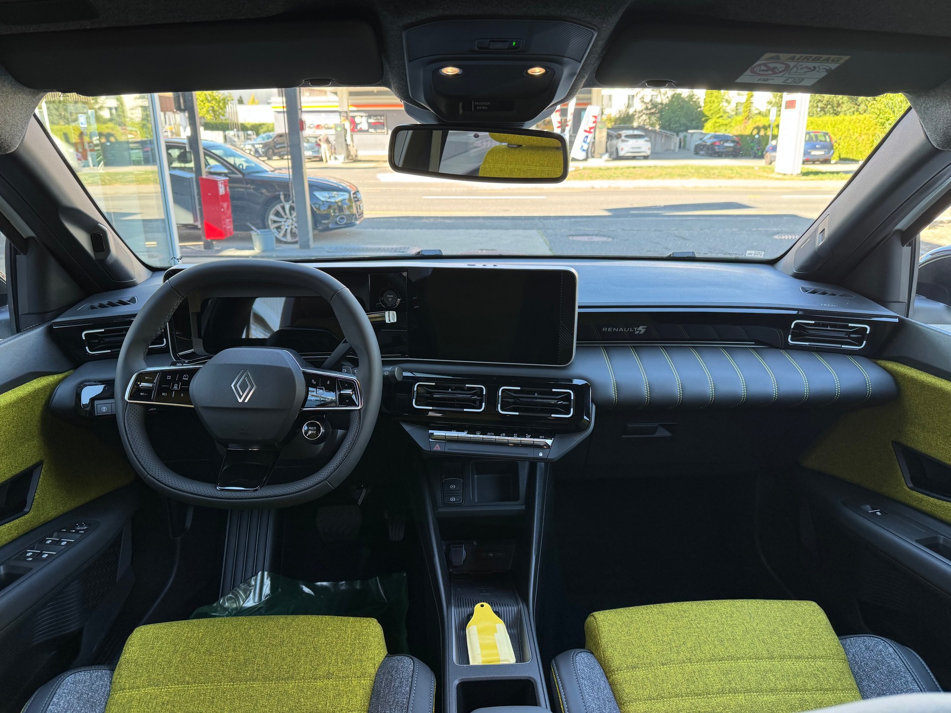 RENAULT R5 E-Tech Comfort Range 52 kWh Iconic Five-image-11