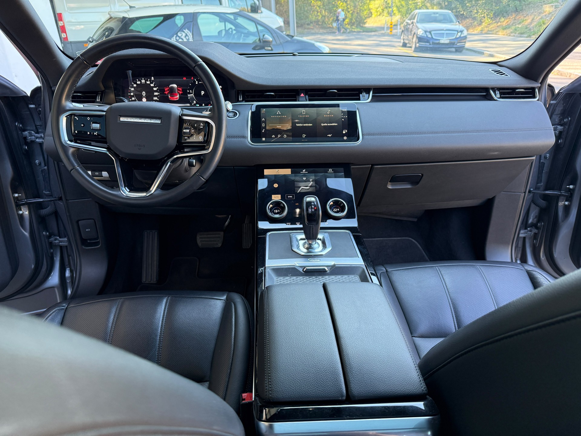 LAND ROVER Range Rover Evoque D 200 HSE AT9-image-9