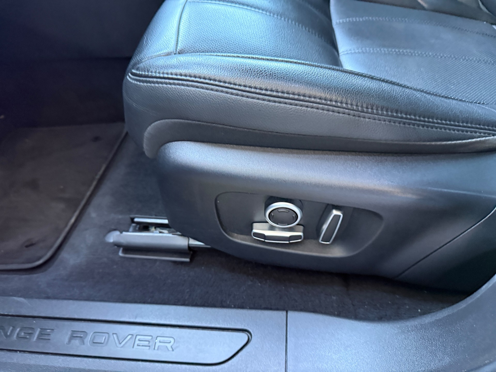 LAND ROVER Range Rover Evoque D 200 HSE AT9-image-8