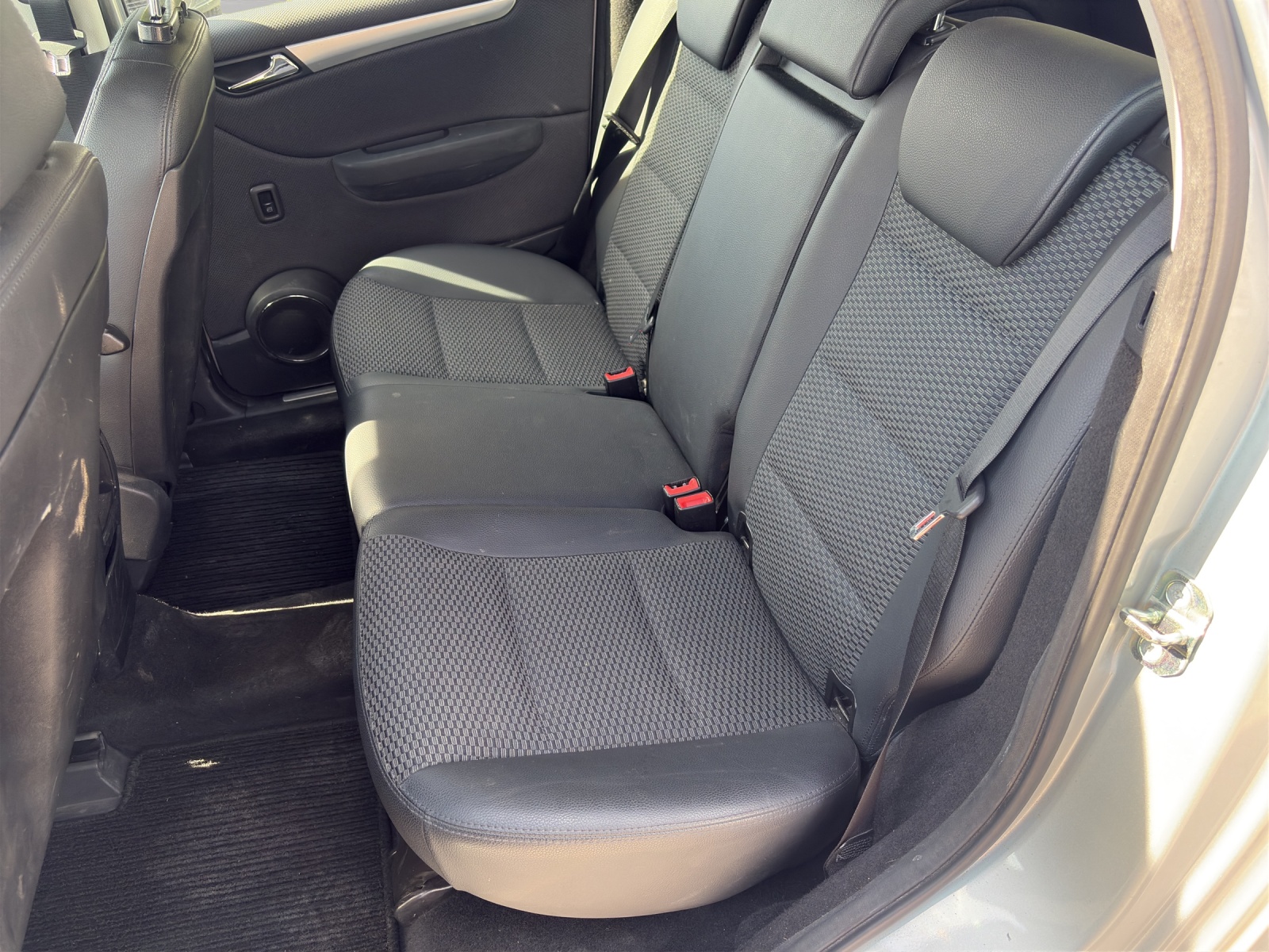 MERCEDES-BENZ B 180 BlueEfficiency Selection-image-12