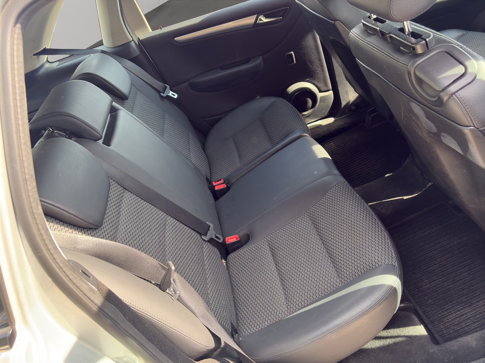MERCEDES-BENZ B 180 BlueEfficiency Selection-image-16