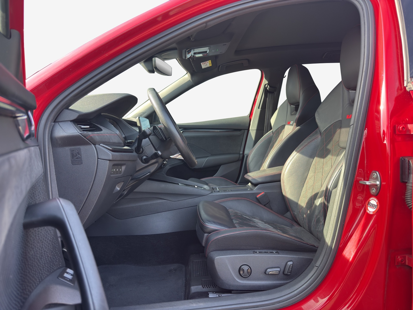 SKODA Octavia Combi 1.4 TSI PHEV DSG RS-image-8