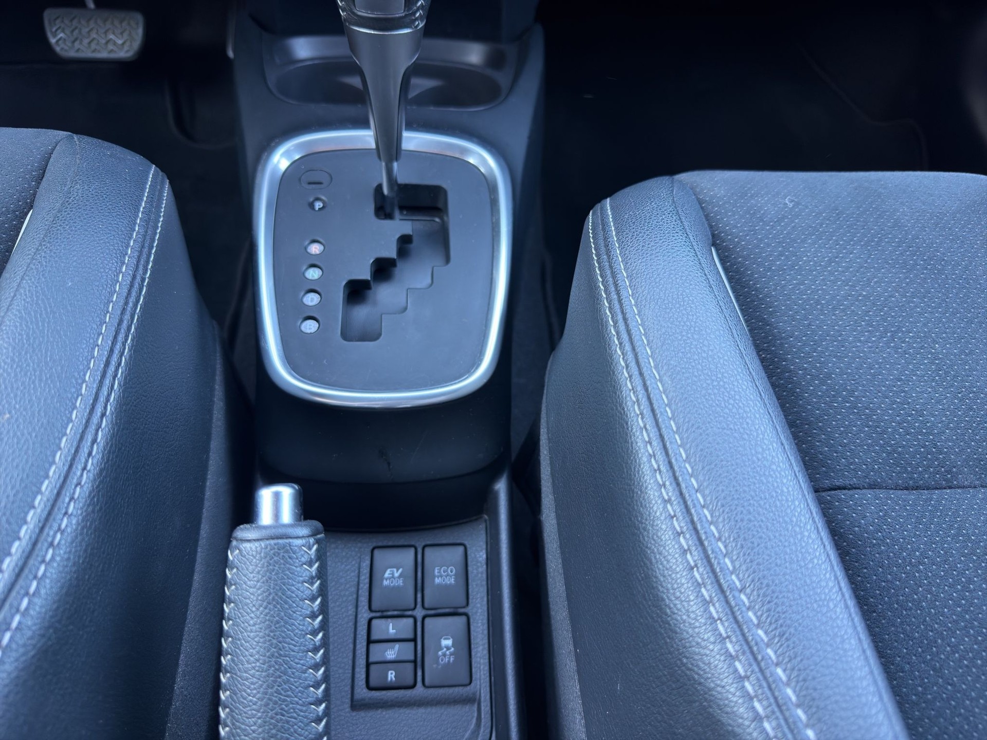 TOYOTA Yaris 1.5 VVT-i Hybrid GR-S e-CVT-image-13