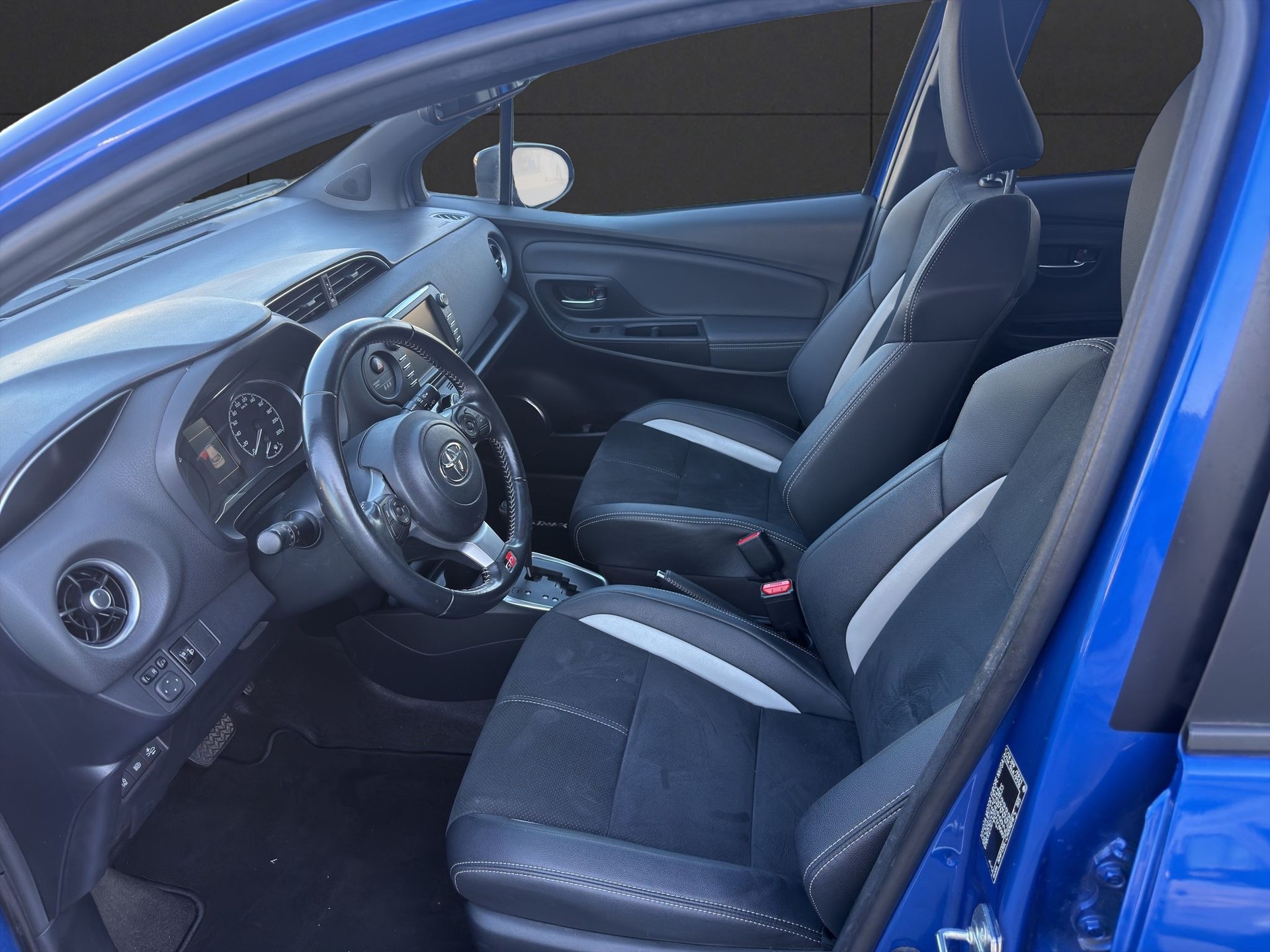 TOYOTA Yaris 1.5 VVT-i Hybrid GR-S e-CVT-image-8