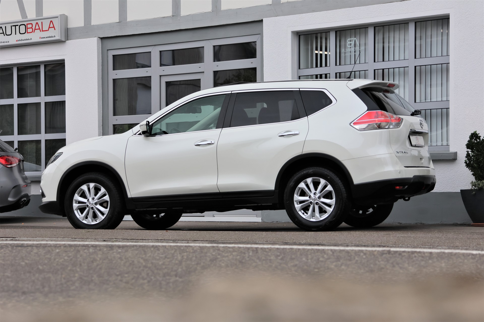 NISSAN X-Trail 2.0 dCi acenta Xtronic CVT ALL-MODE 4x4 (CH) 7 Plätzer-showroom-element-3