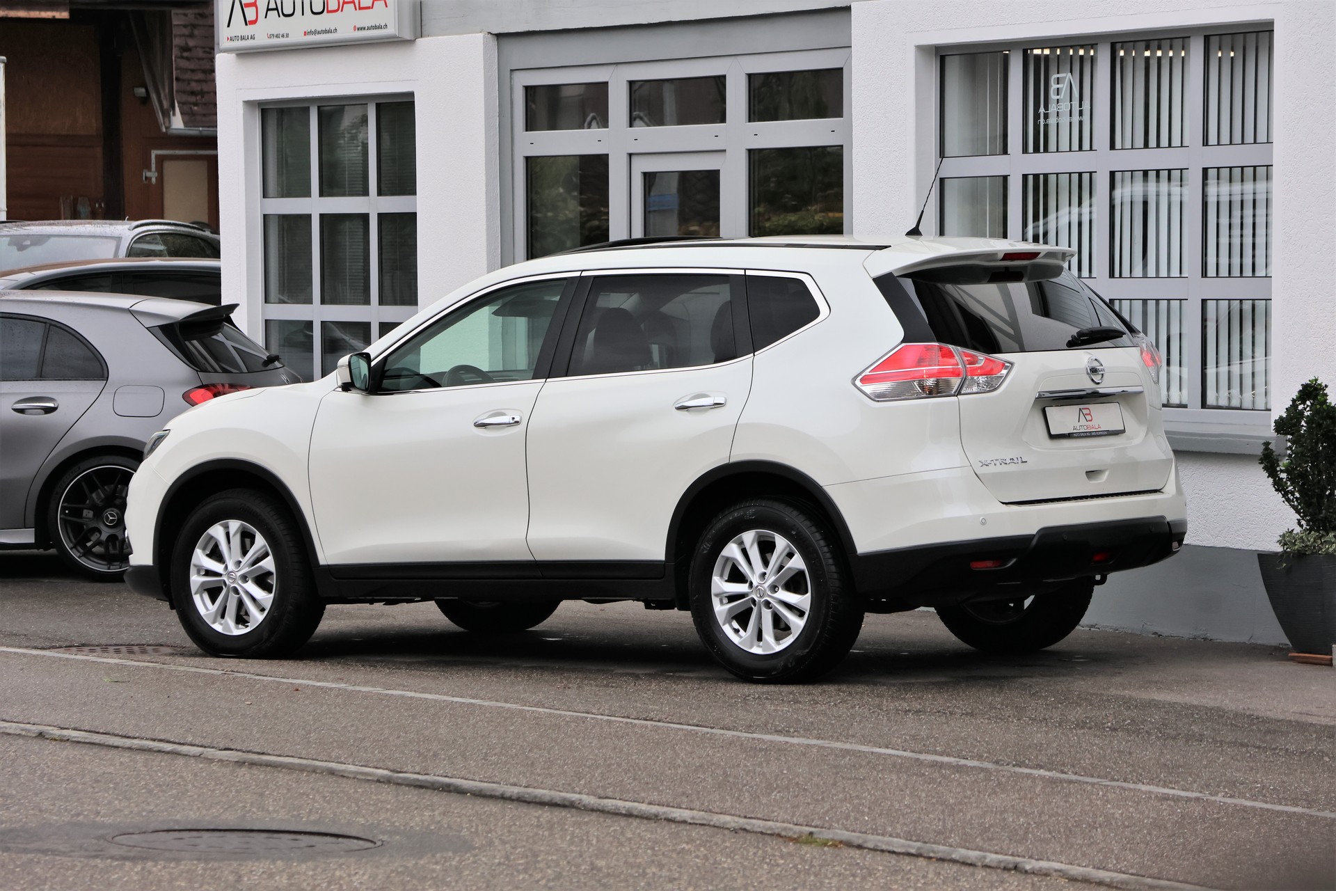 NISSAN X-Trail 2.0 dCi acenta Xtronic CVT ALL-MODE 4x4 (CH) 7 Plätzer-image-4