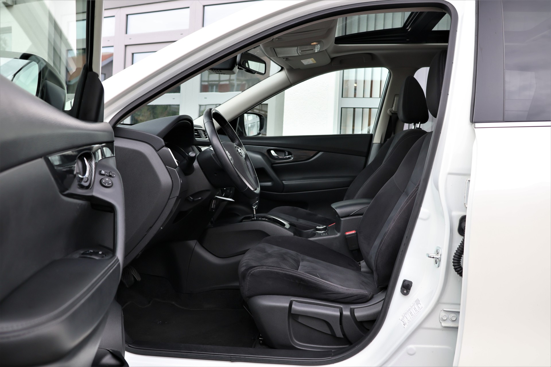 NISSAN X-Trail 2.0 dCi acenta Xtronic CVT ALL-MODE 4x4 (CH) 7 Plätzer-image-9