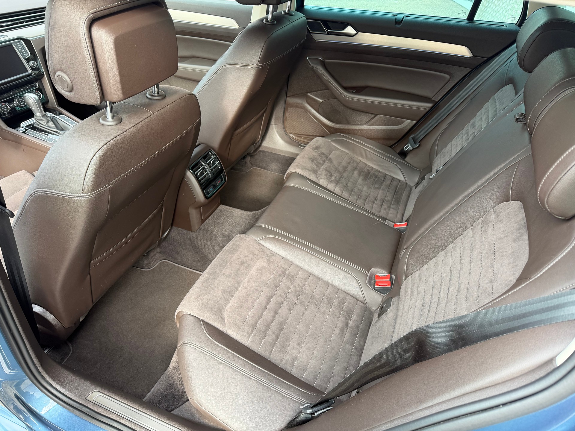 VW Passat Variant 1.8 TSI BMT Highline DSG-image-7
