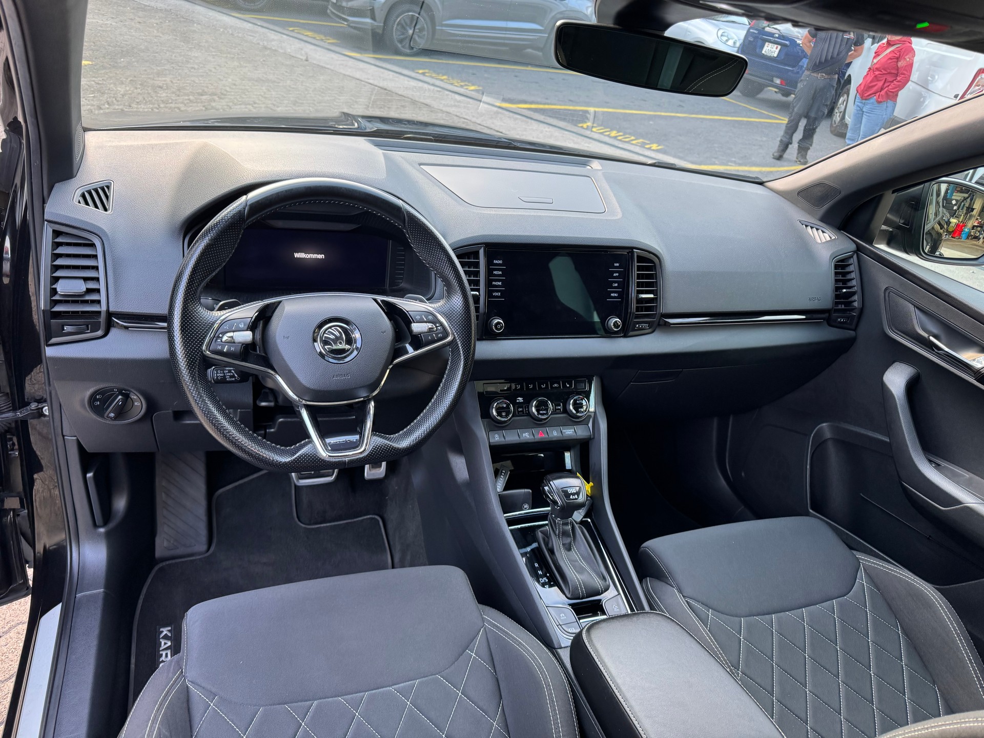 SKODA Karoq 2.0 TSI SportLine 4x4 DSG-image-9