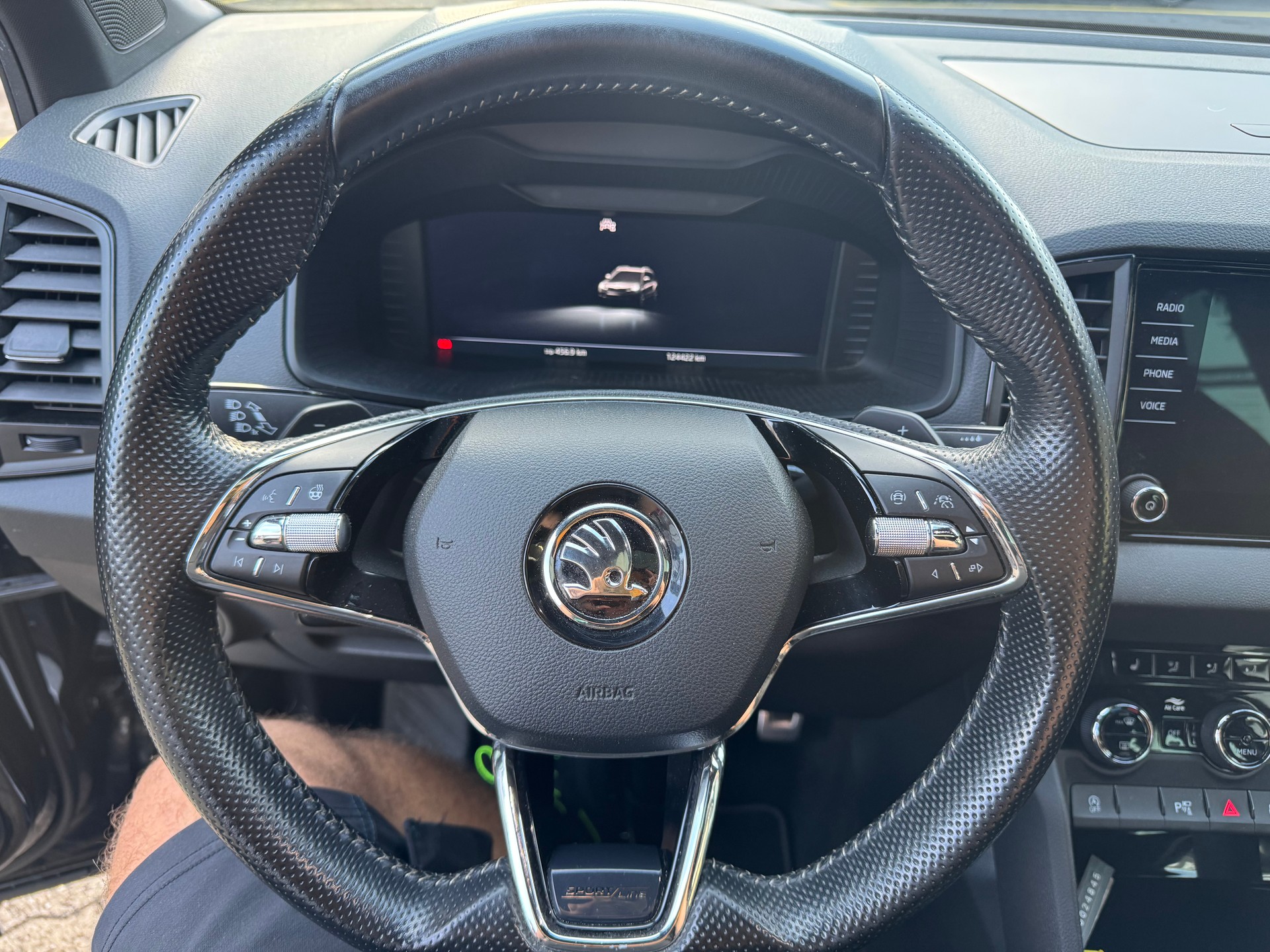 SKODA Karoq 2.0 TSI SportLine 4x4 DSG-image-12