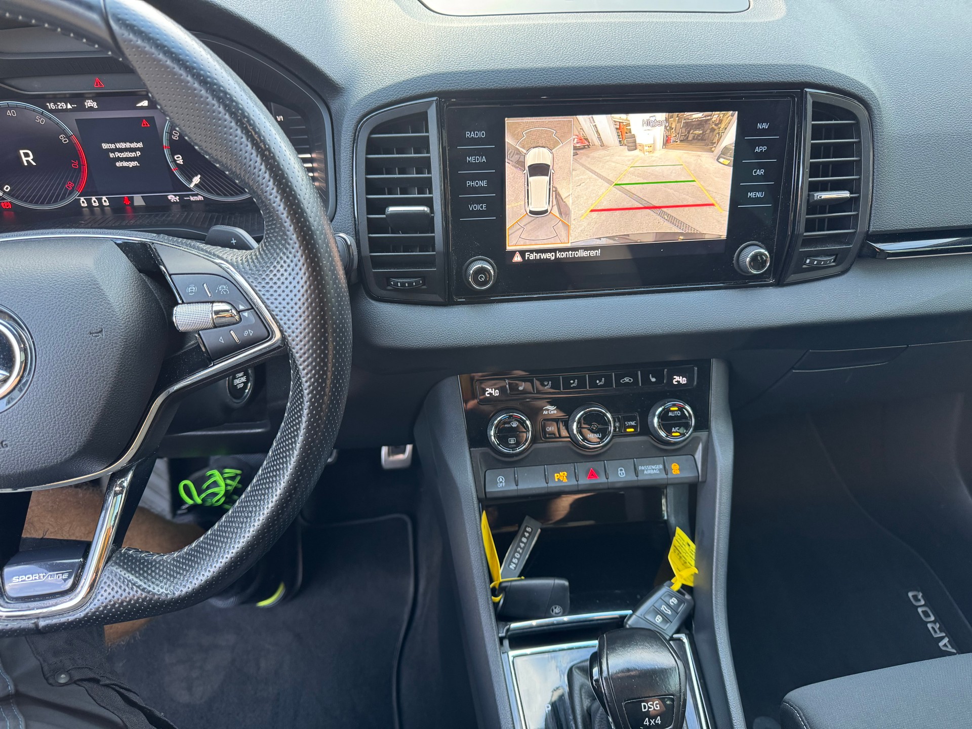 SKODA Karoq 2.0 TSI SportLine 4x4 DSG-image-13
