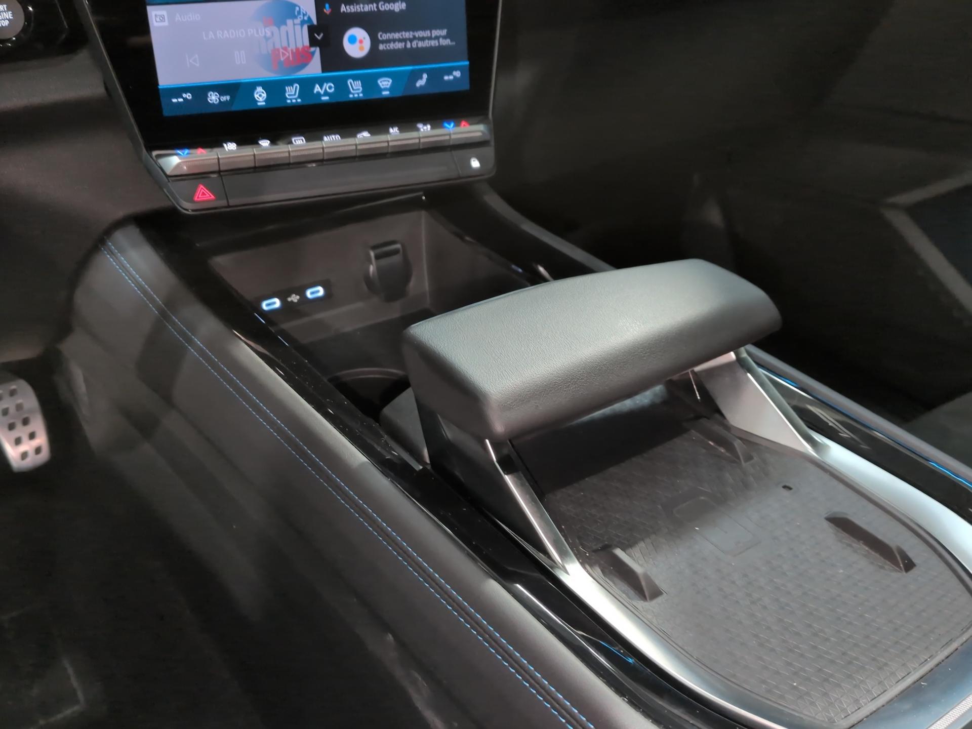 RENAULT Rafale 1.2 E-Tech Hybrid 200 Esprit Alpine-image-11