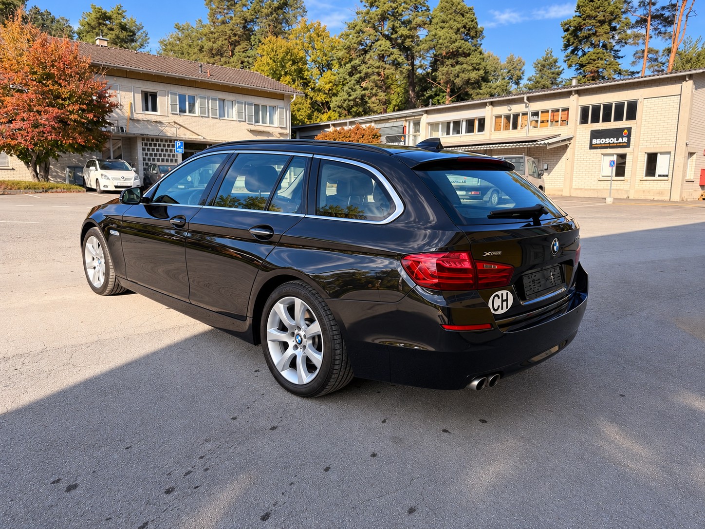 BMW 520d Touring xDrive Luxury Line Steptronic-showroom-element-3