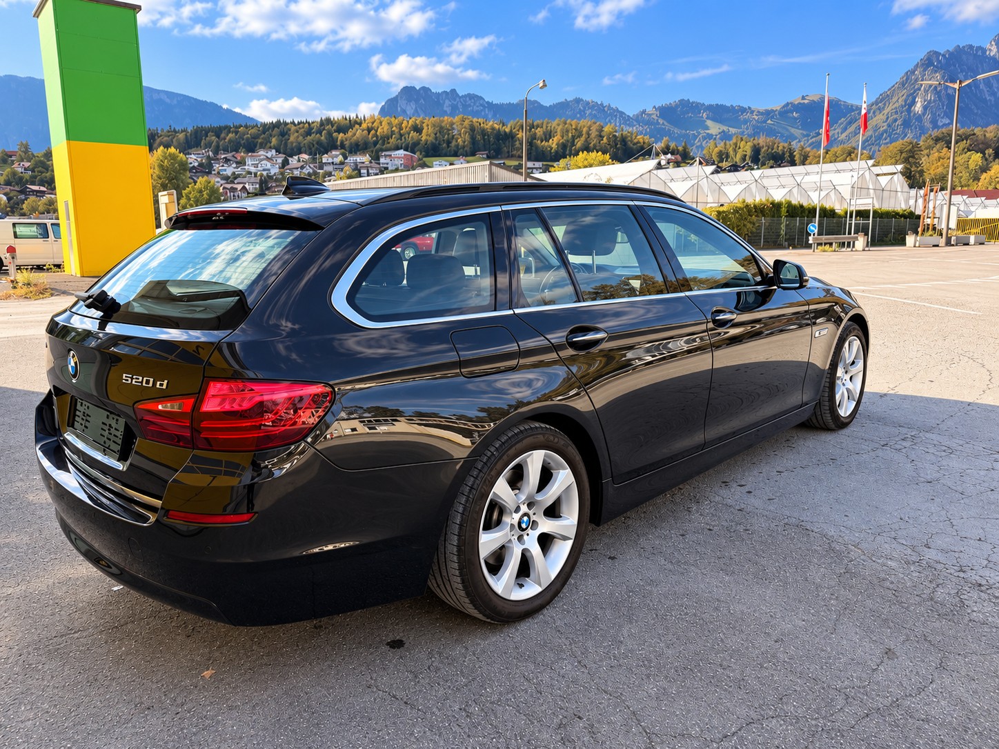 BMW 520d Touring xDrive Luxury Line Steptronic-image-5