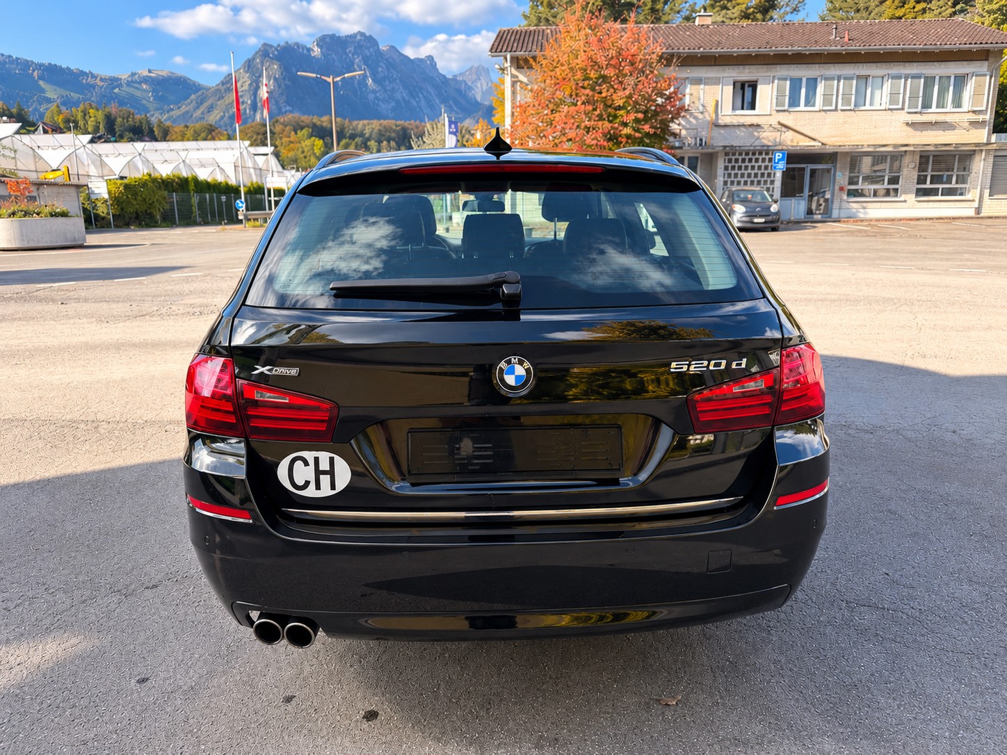BMW 520d Touring xDrive Luxury Line Steptronic-image-4