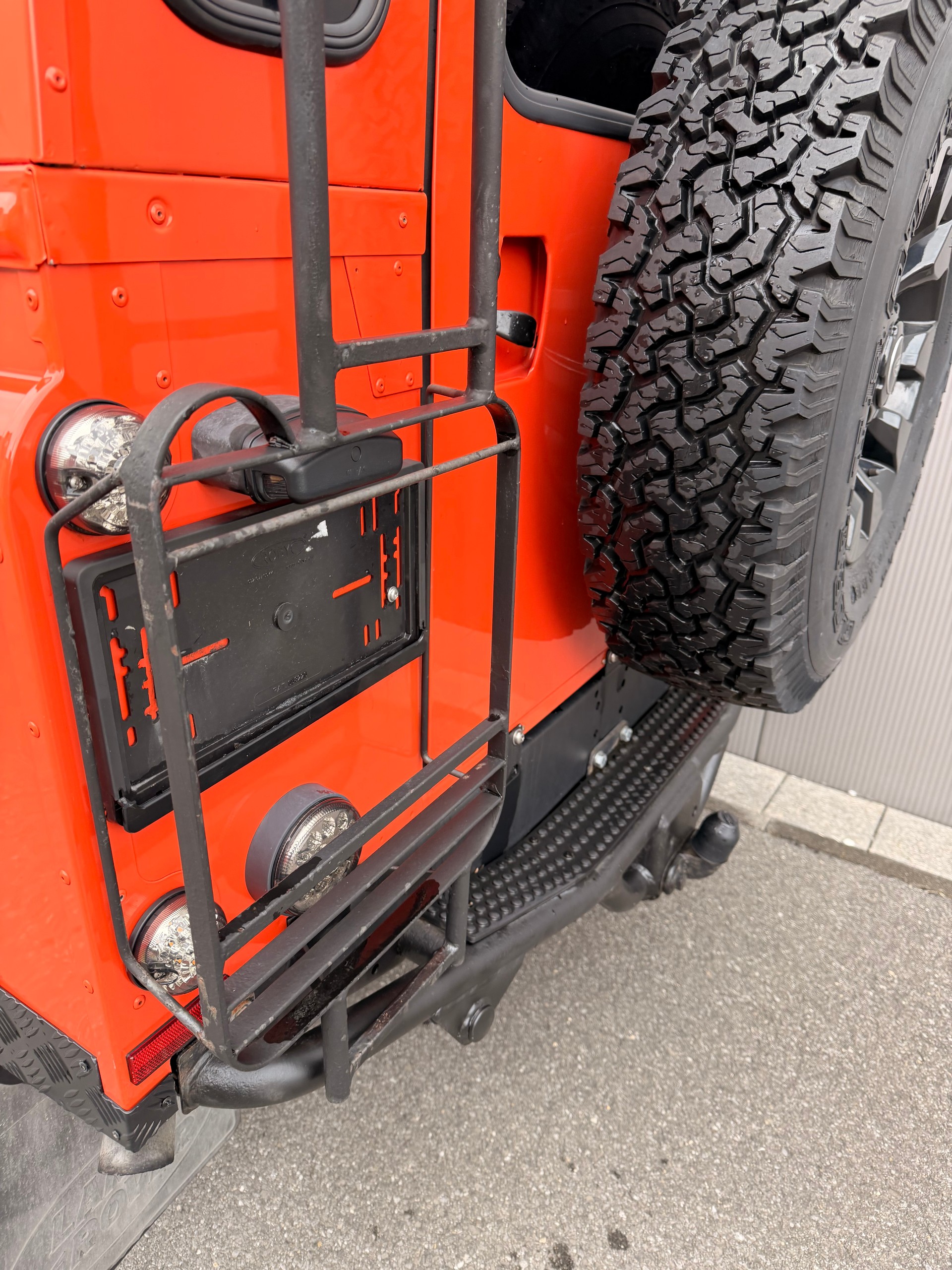 LAND ROVER Defender 110 300TDi "G4"-image-16