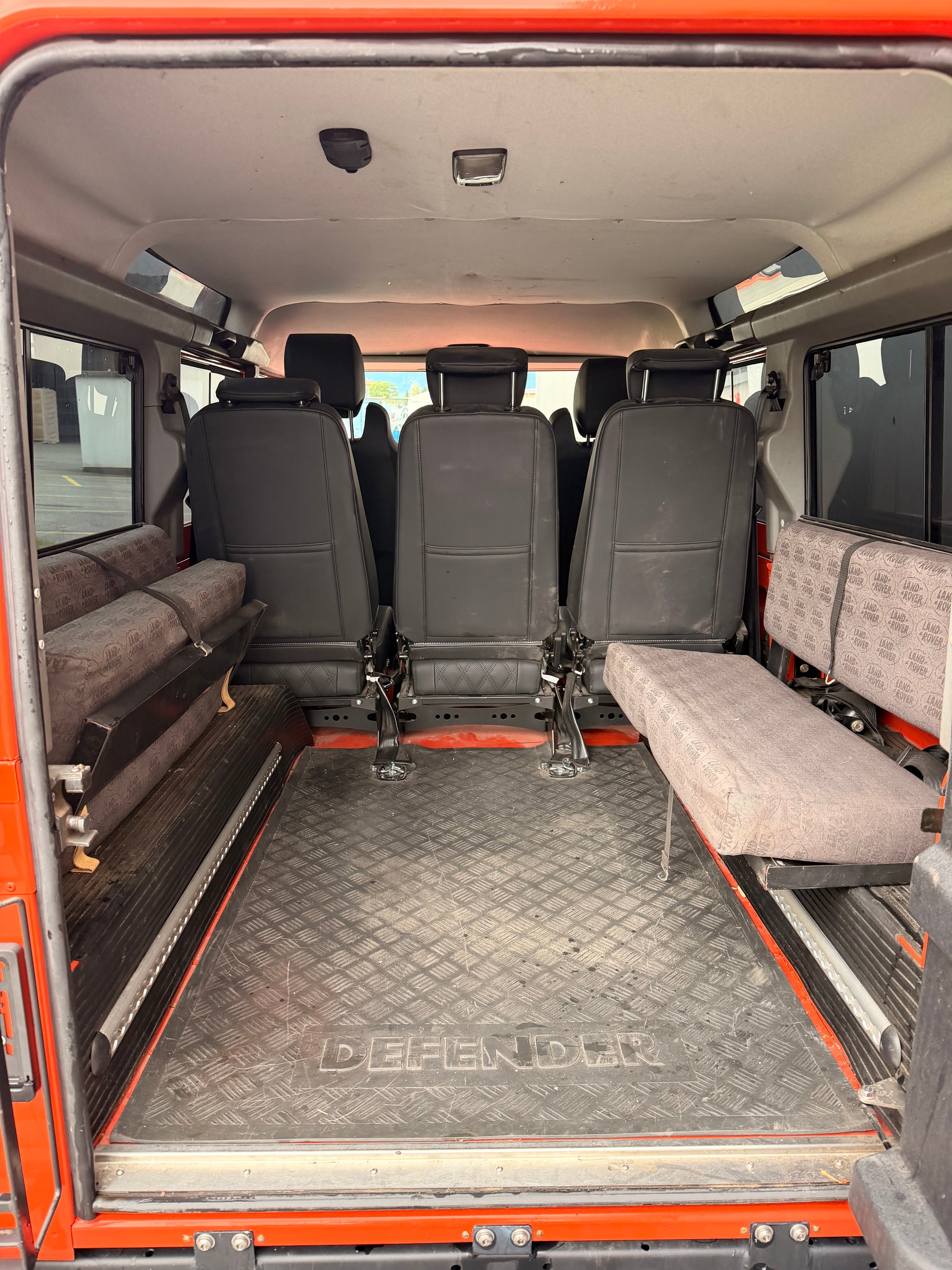 LAND ROVER Defender 110 300TDi "G4"-image-9