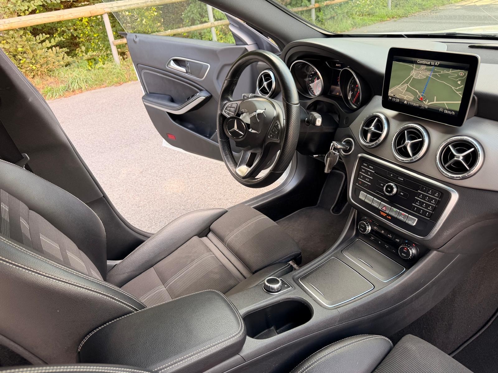 MERCEDES-BENZ CLA Shooting Brake 200 7G-DCT-image-13