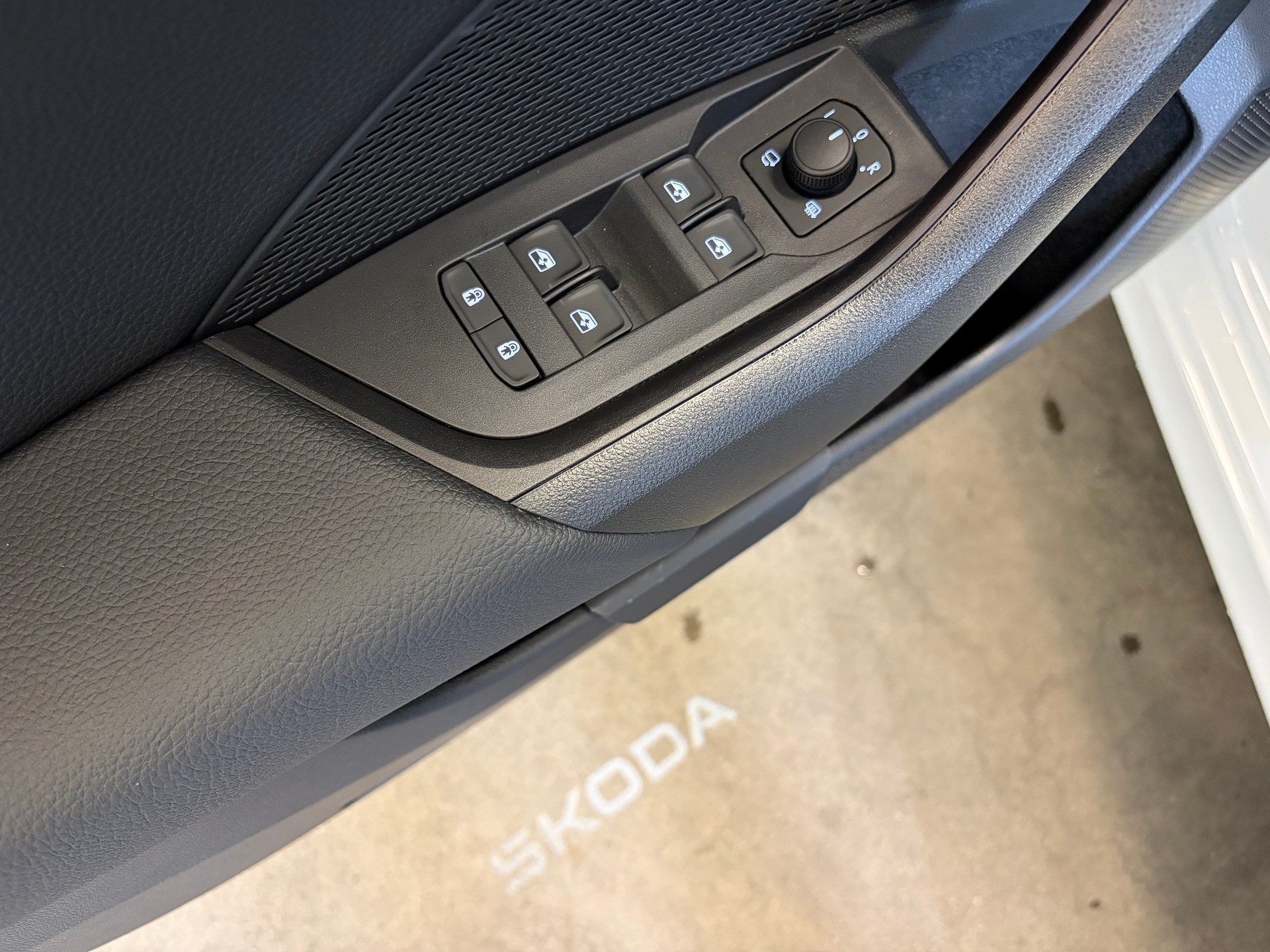 SKODA Octavia Combi 2.0 TSI DSG RS - HERSTELLERGARANTIE BIS 2030!-image-21