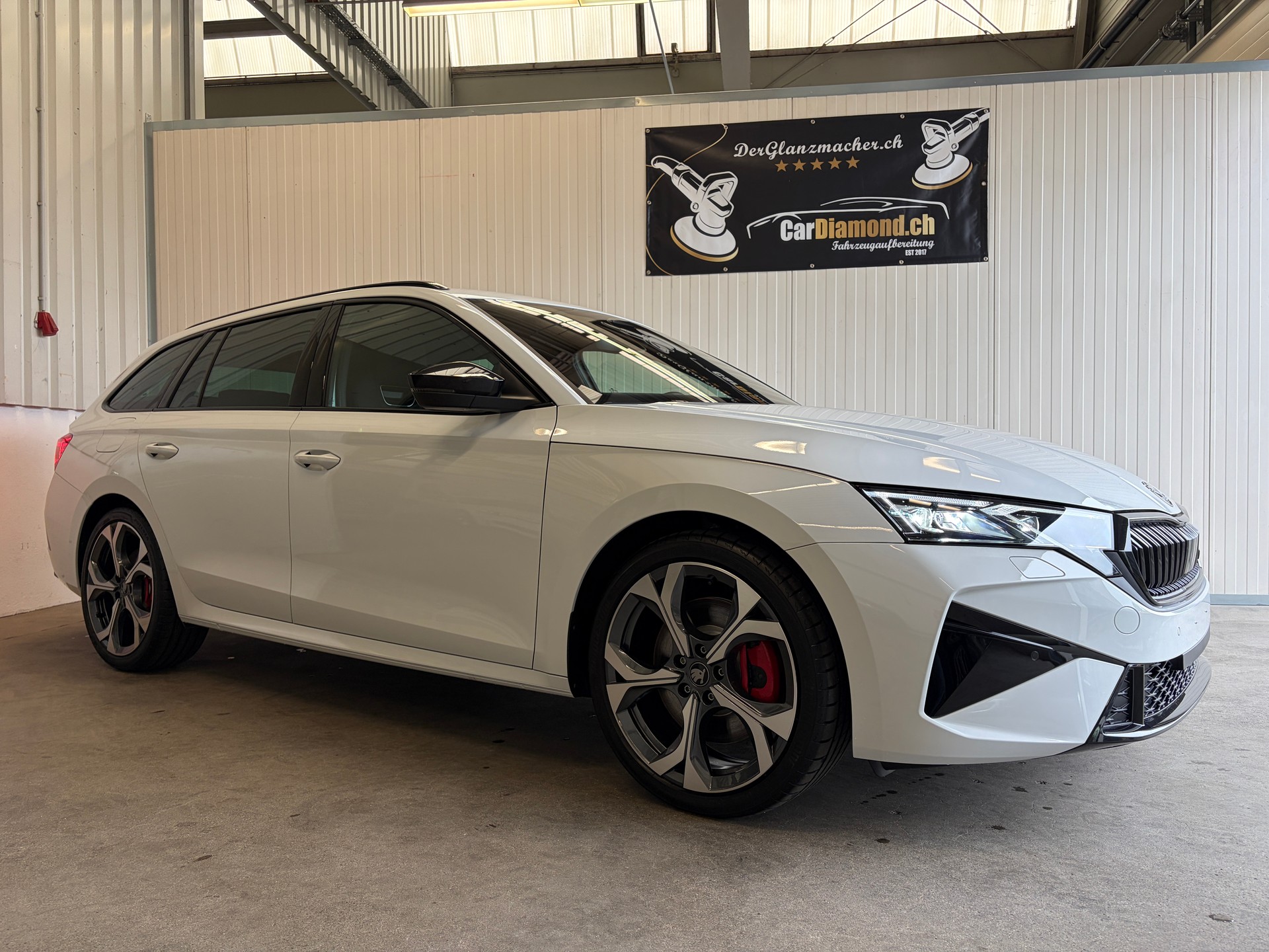 SKODA Octavia Combi 2.0 TSI DSG RS - HERSTELLERGARANTIE BIS 2030!-image-1