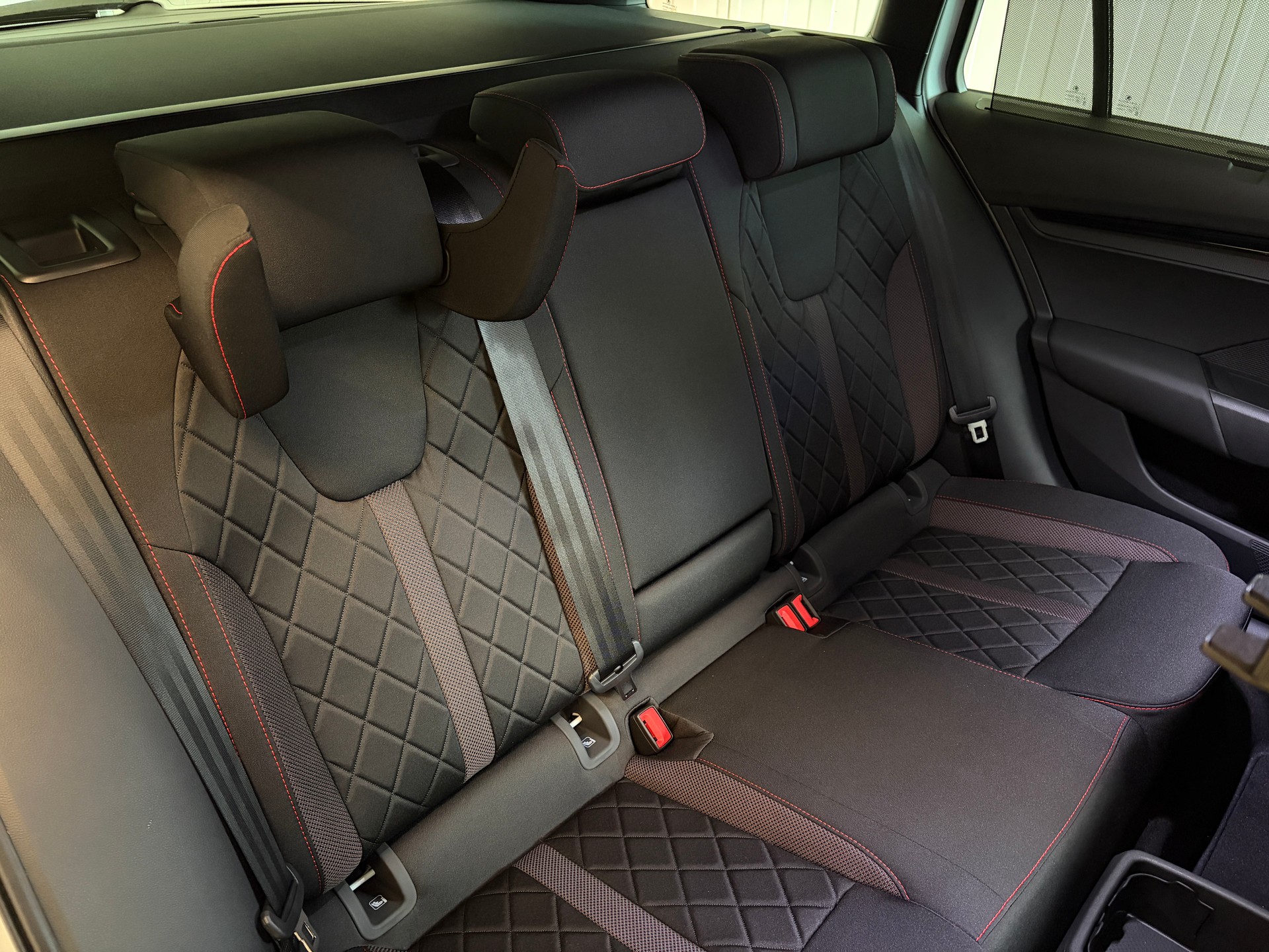 SKODA Octavia Combi 2.0 TSI DSG RS - HERSTELLERGARANTIE BIS 2030!-image-7