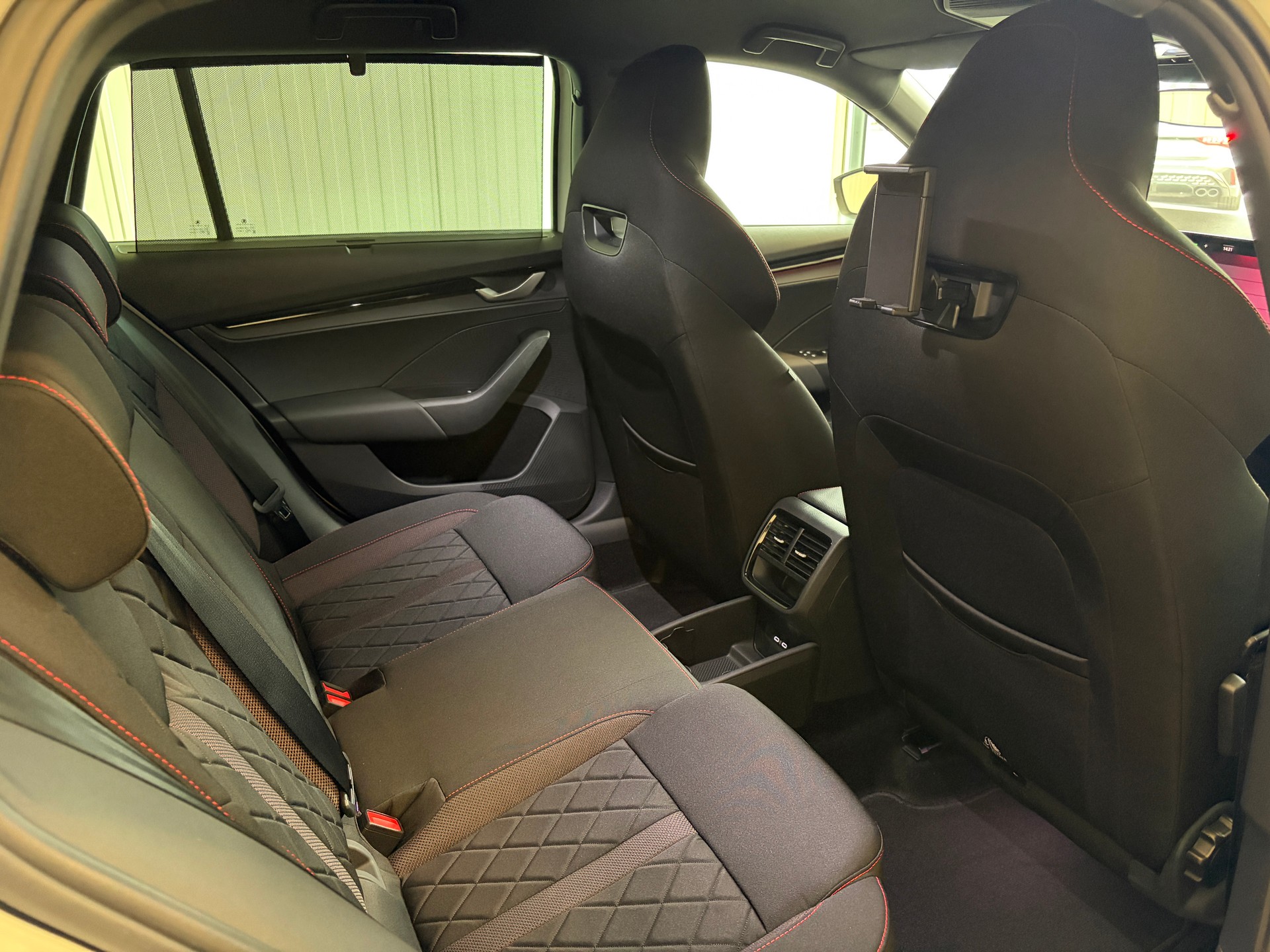 SKODA Octavia Combi 2.0 TSI DSG RS - HERSTELLERGARANTIE BIS 2030!-image-6