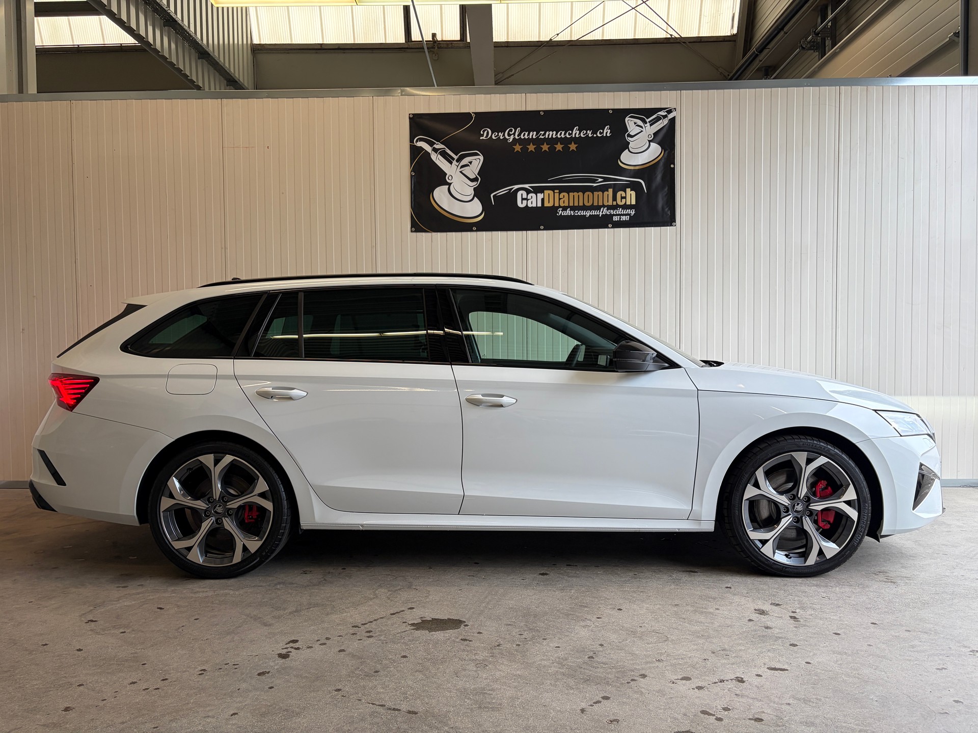 SKODA Octavia Combi 2.0 TSI DSG RS - HERSTELLERGARANTIE BIS 2030!-image-8