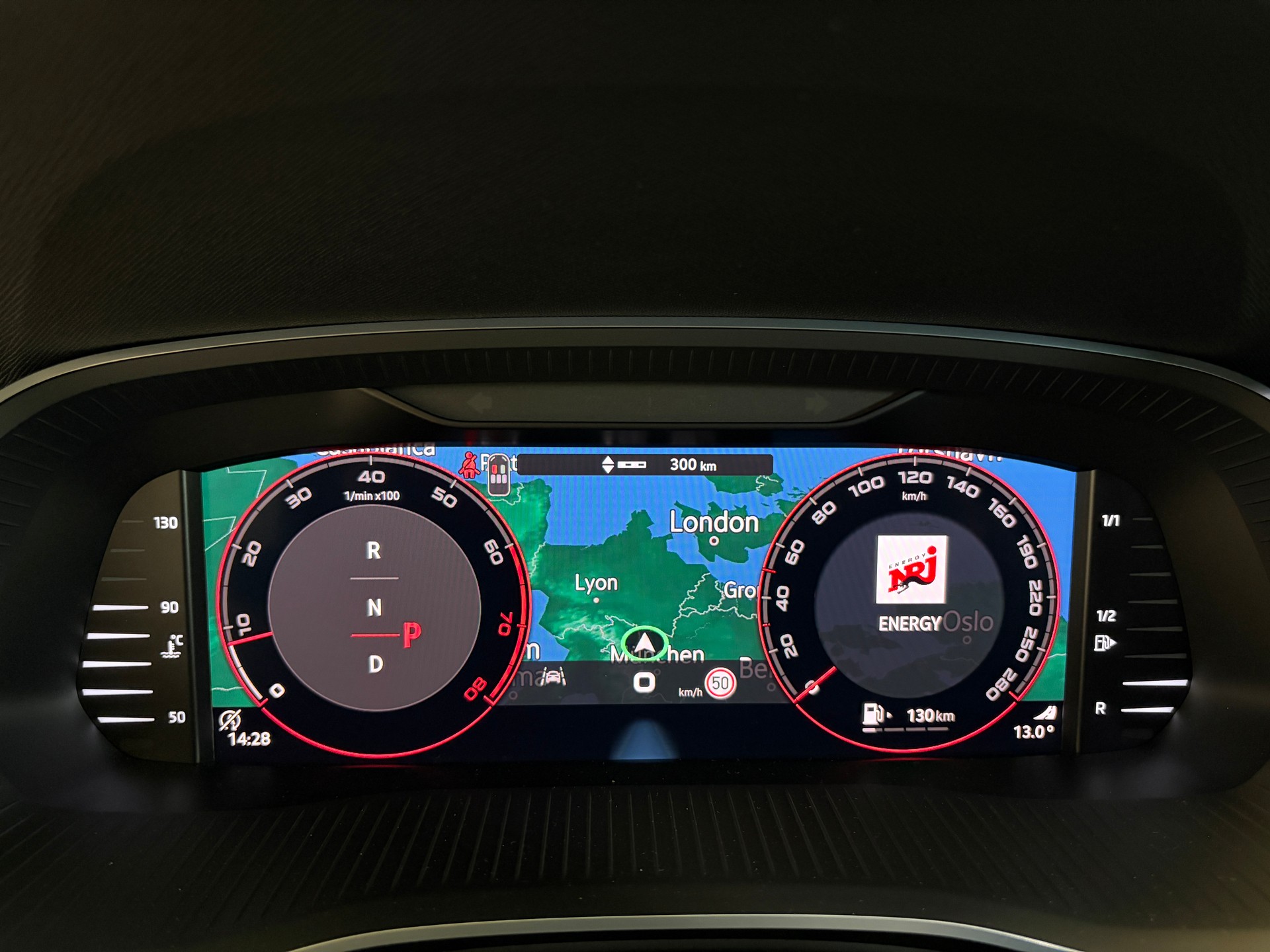 SKODA Octavia Combi 2.0 TSI DSG RS - HERSTELLERGARANTIE BIS 2030!-image-10