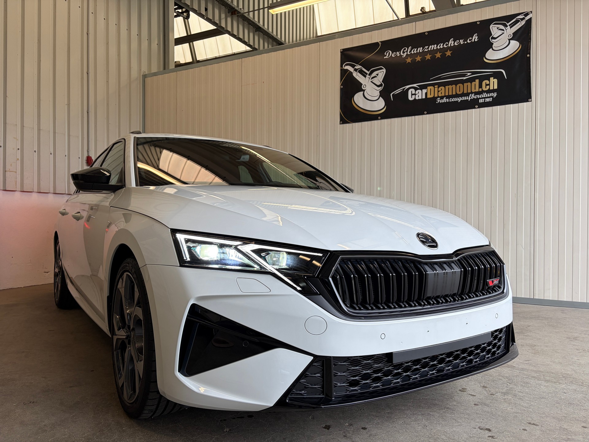 SKODA Octavia Combi 2.0 TSI DSG RS - HERSTELLERGARANTIE BIS 2030!-image-0