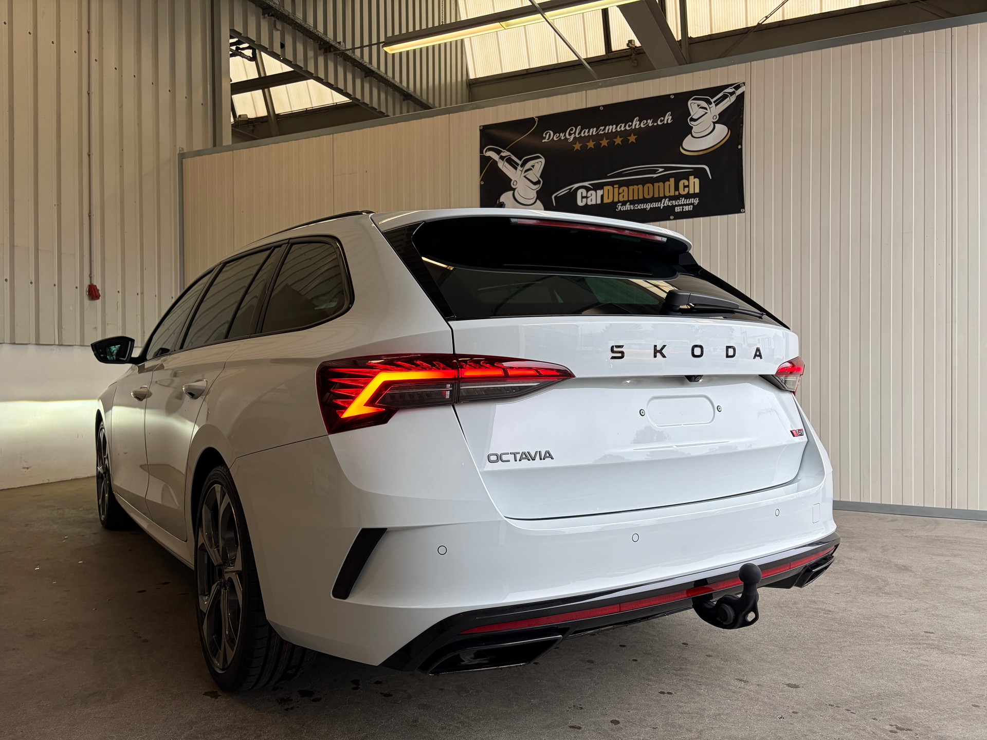 SKODA Octavia Combi 2.0 TSI DSG RS - HERSTELLERGARANTIE BIS 2030!-image-27