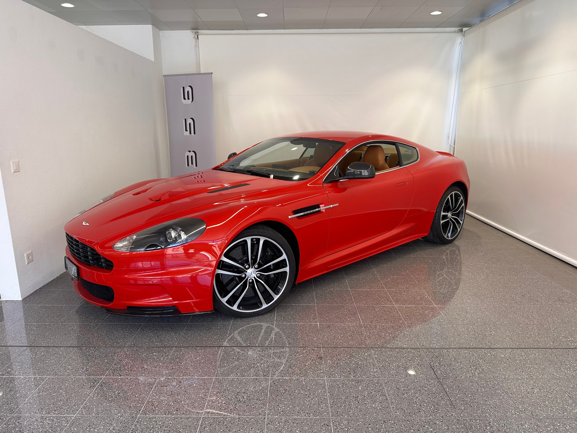 ASTON MARTIN DBS CARBON EDITION 1/200PZ-image-0