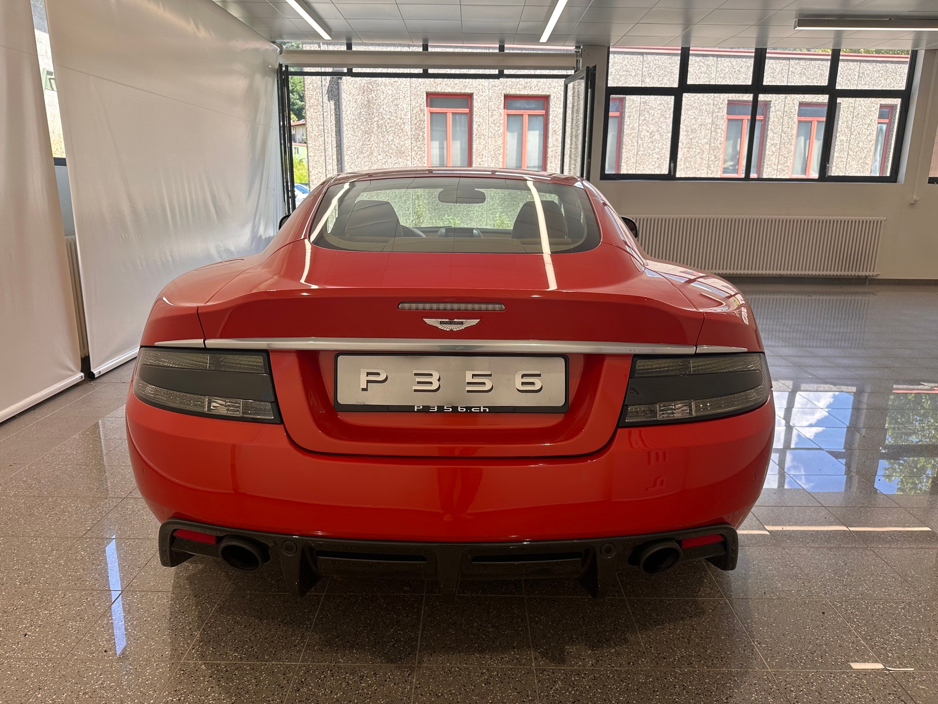 ASTON MARTIN DBS CARBON EDITION 1/200PZ-image-5